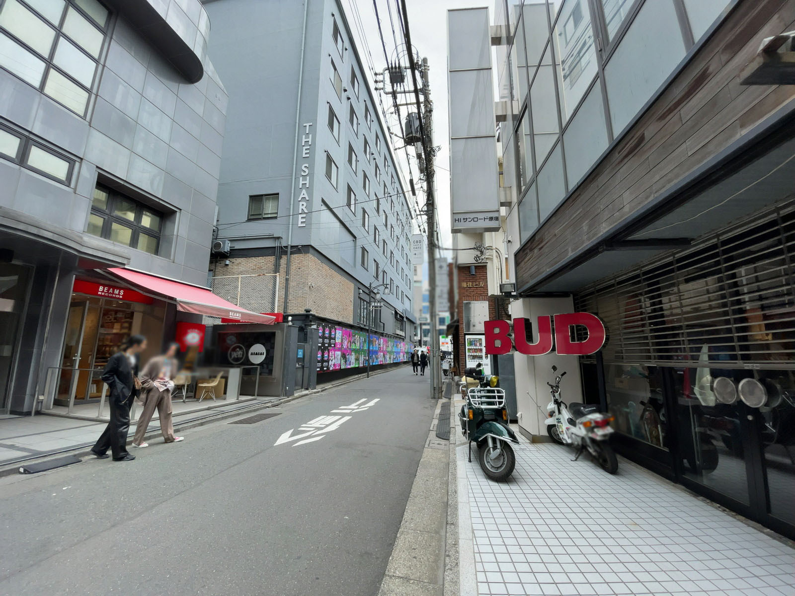 HIサンロード原宿ビル前面の通り