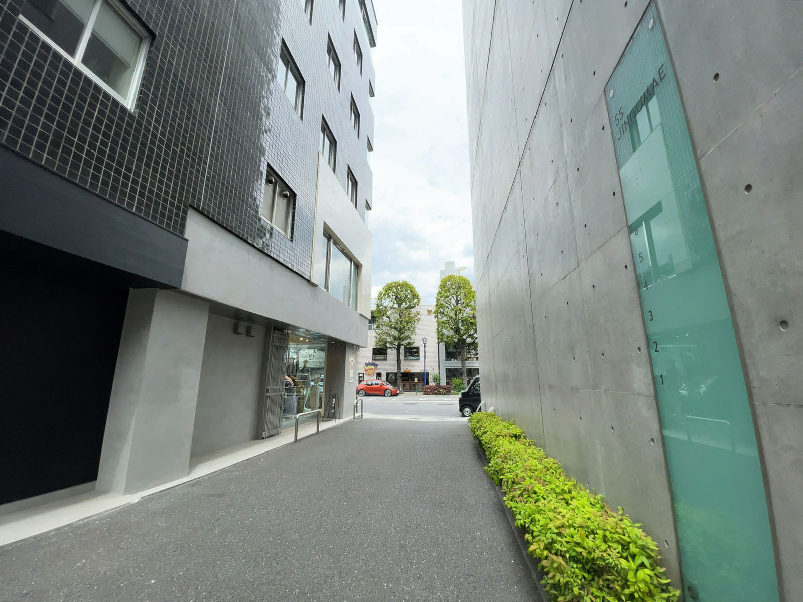 SS神宮前前面の通り