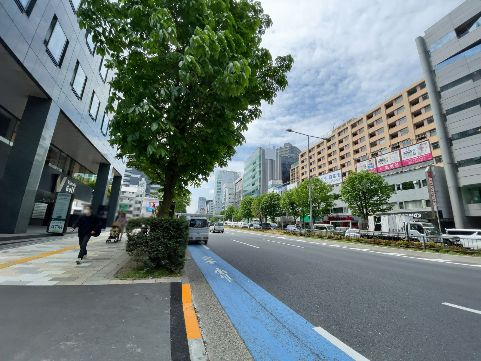 近くの青山通り
