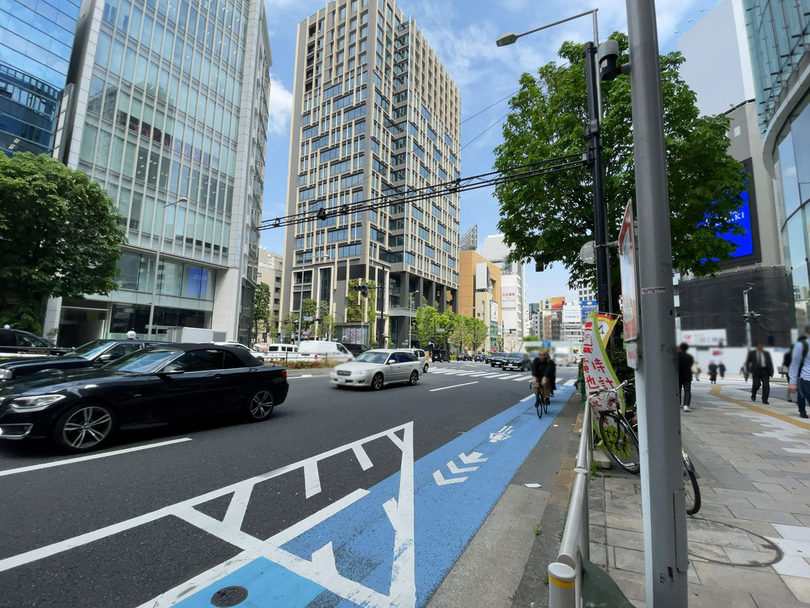 3rd MINAMI AOYAMA前面の青山通り