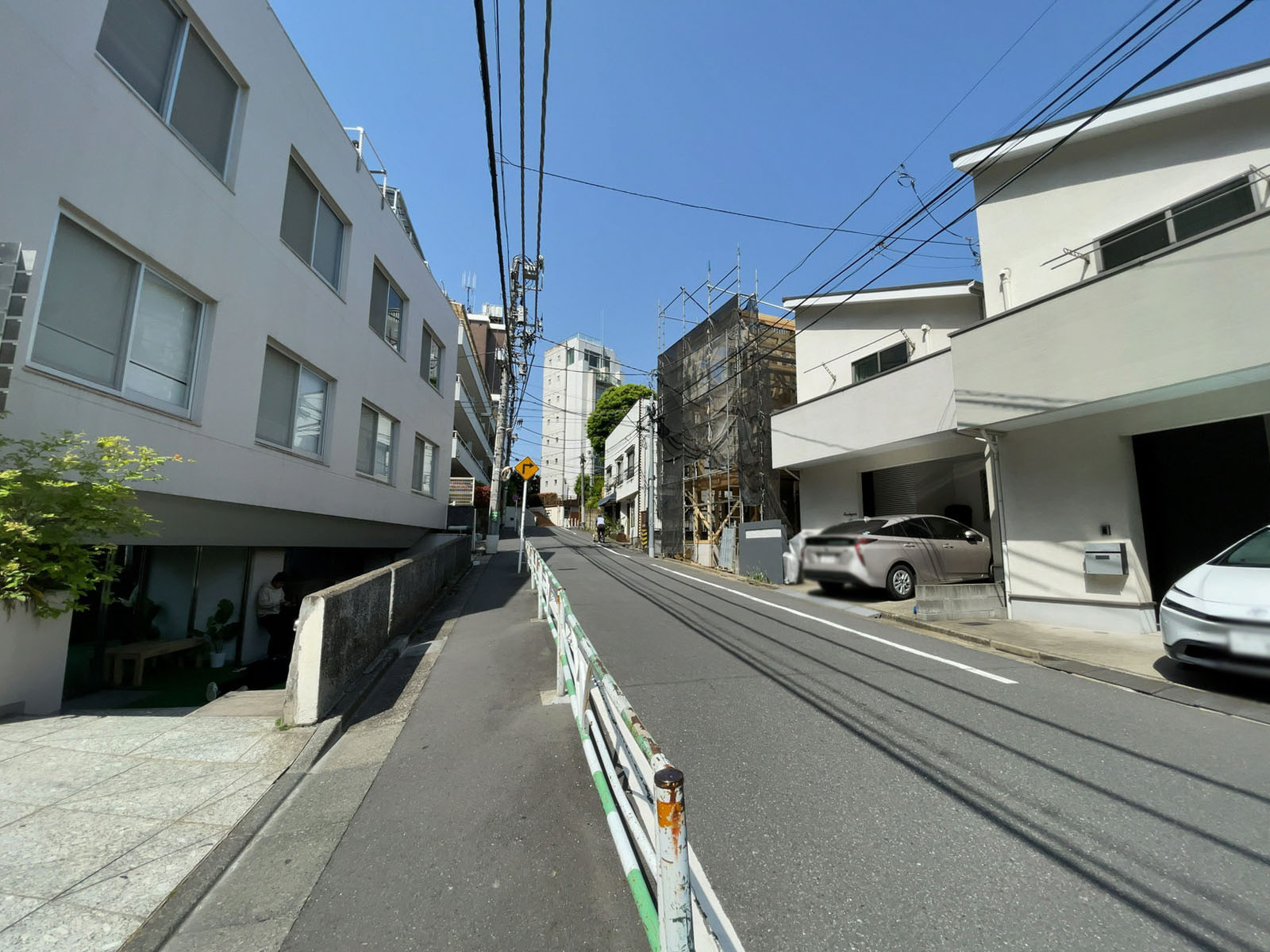 広尾マンション前面の通り