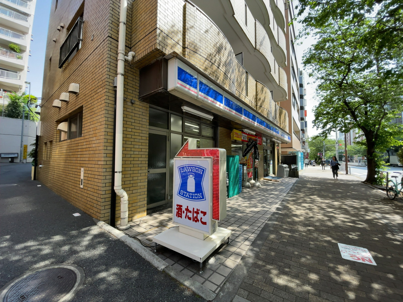 徒歩2分のローソン 広尾南店
