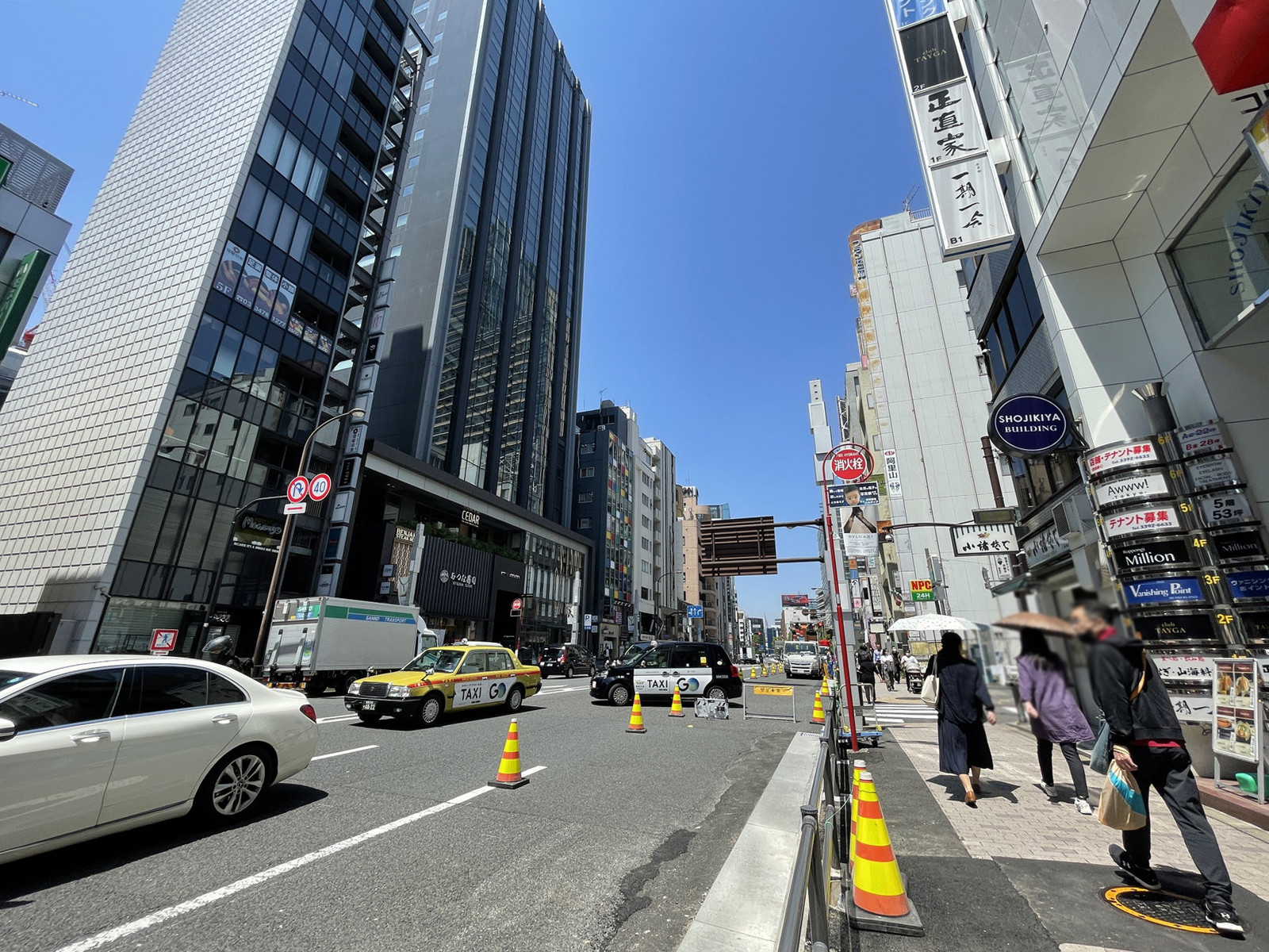 三清会館ビル前面の通り
