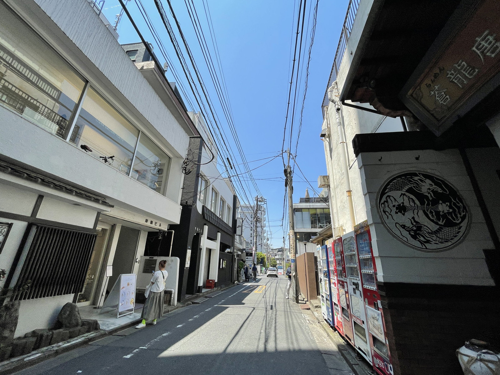 内海ビル前面の通り