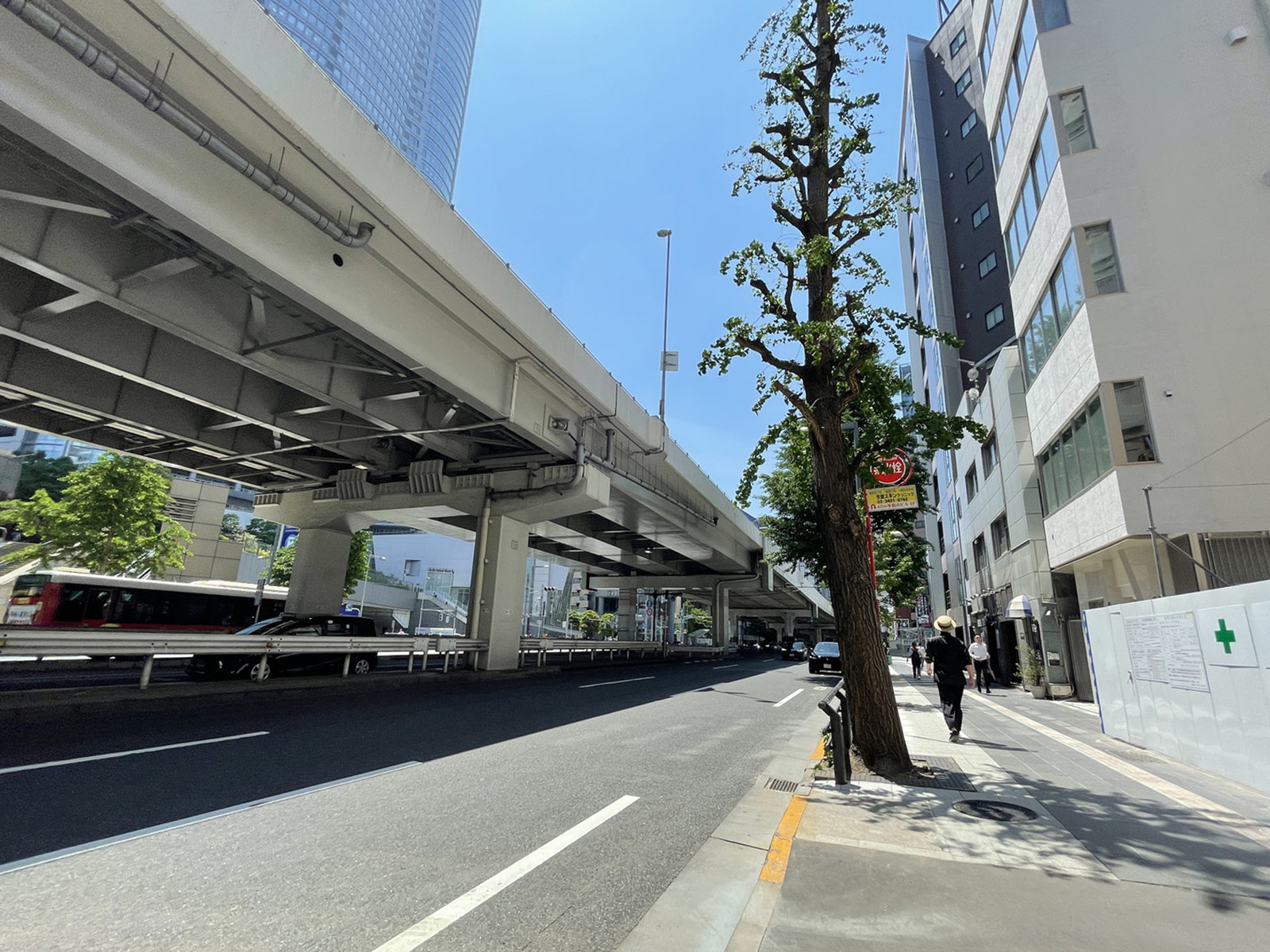 付近の六本木通り