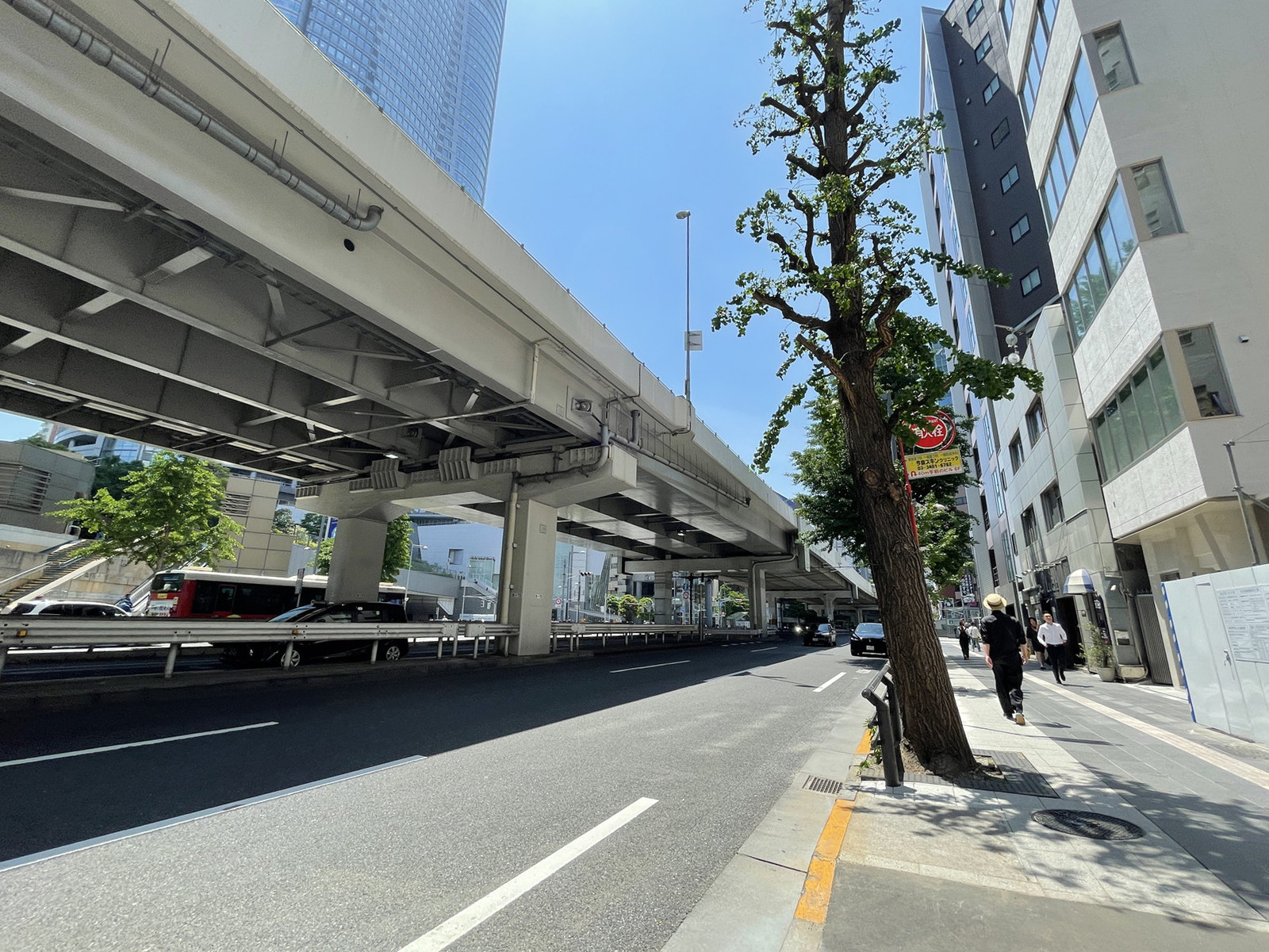 シークエル六本木前面の通り