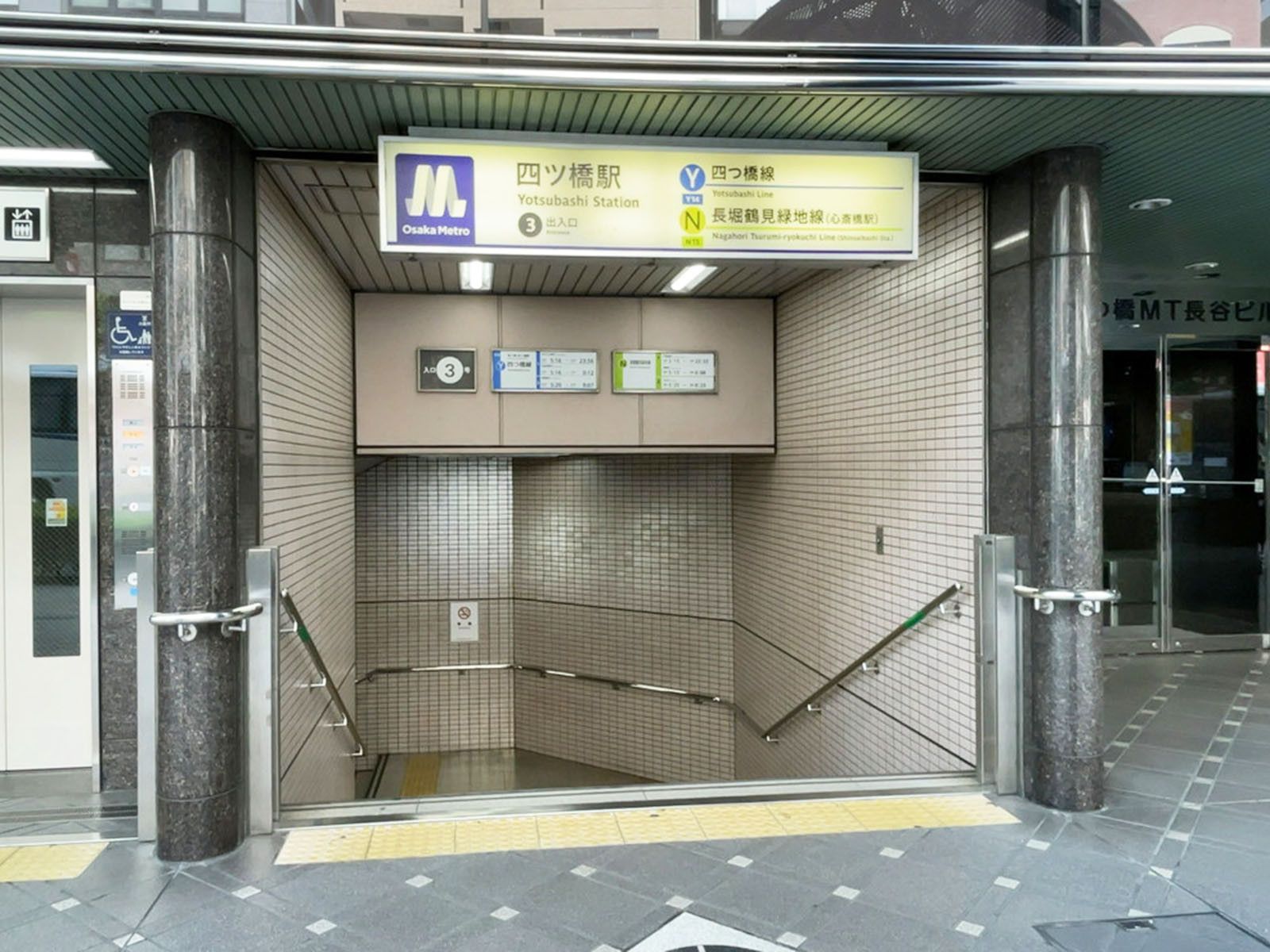 最寄りの「四ツ橋駅」