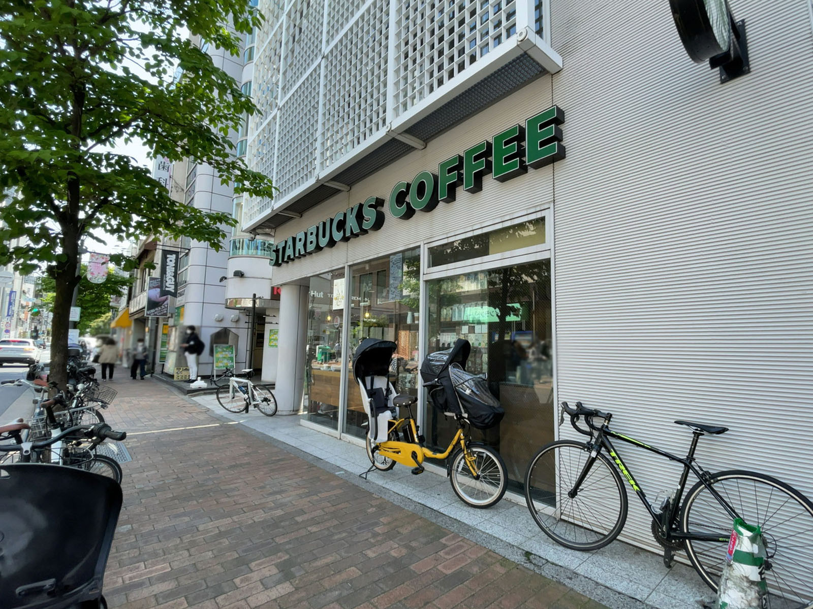 徒歩1分のスターバックス コーヒー 広尾店