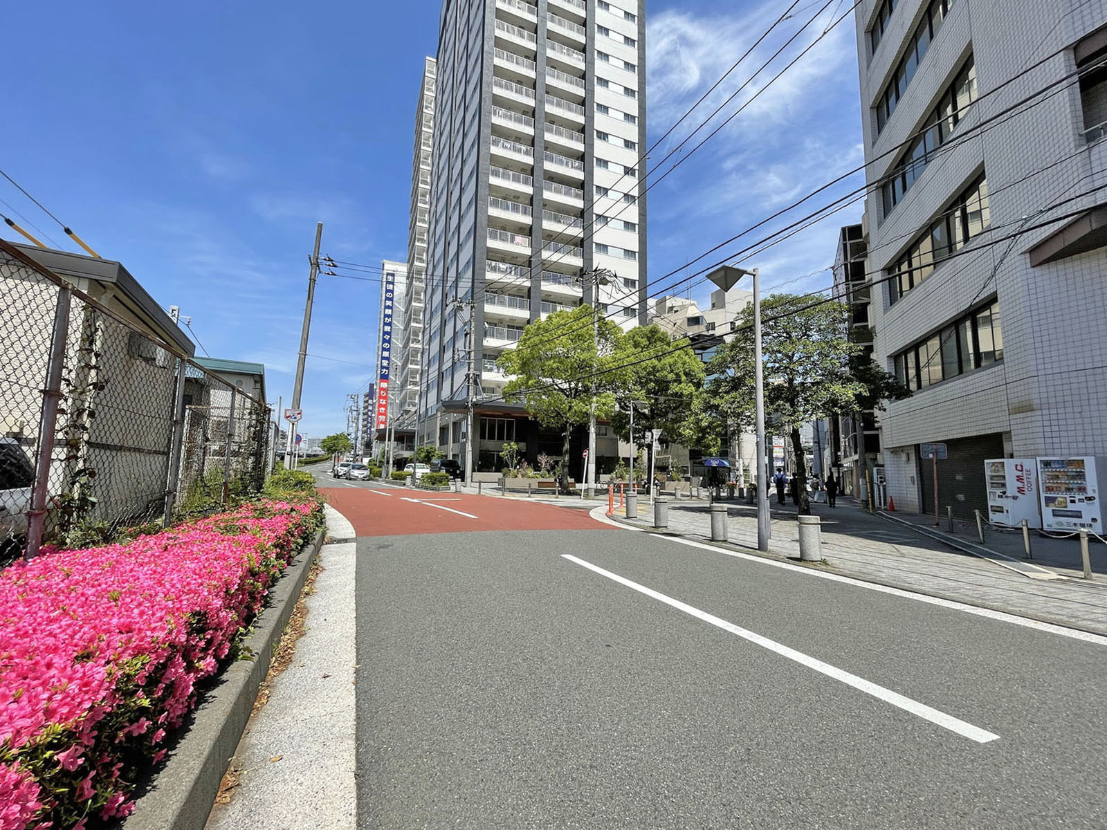 横浜みなと第一生命ビル前面の通り