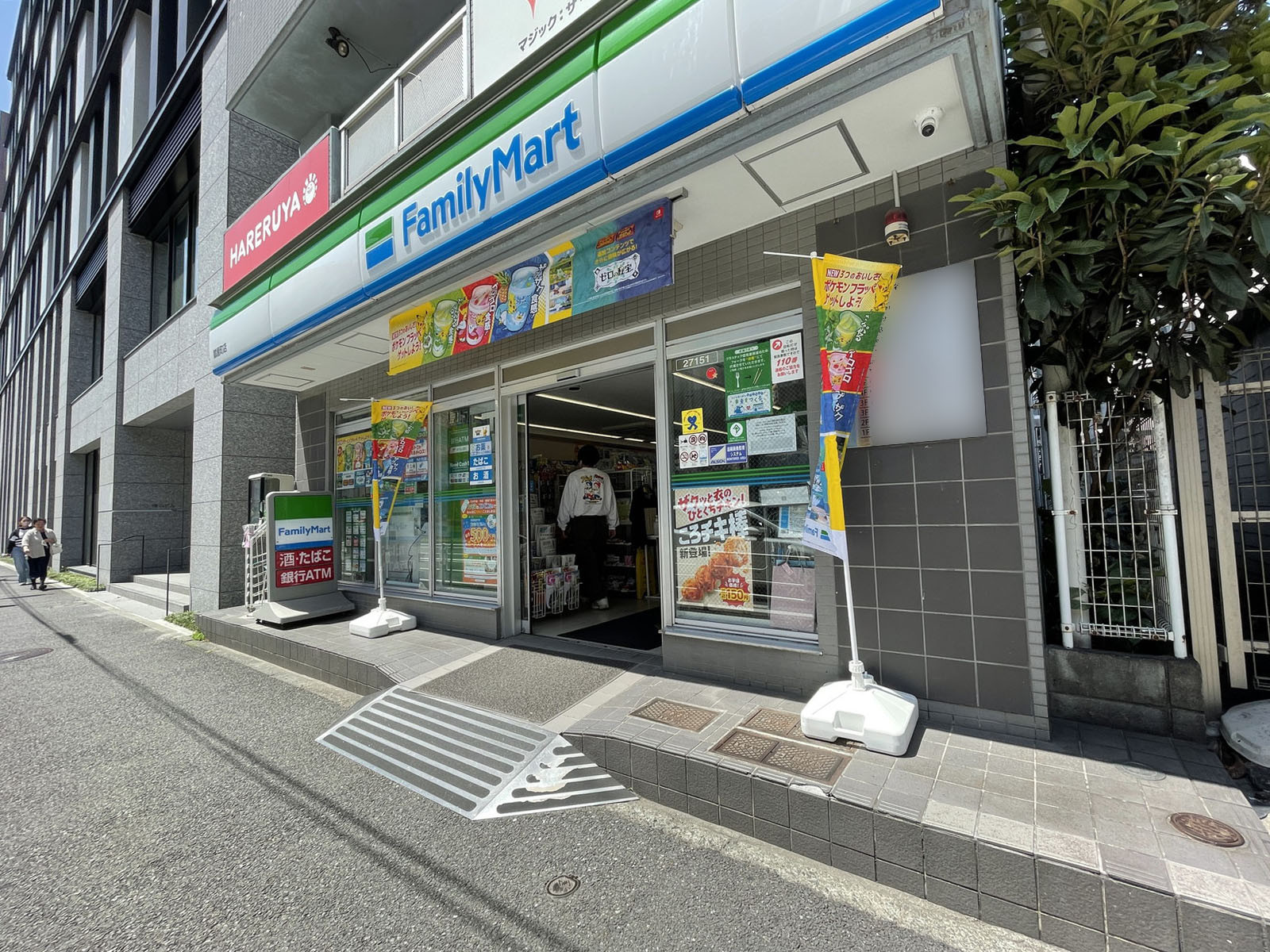 徒歩1分のファミリーマート鶴屋町店