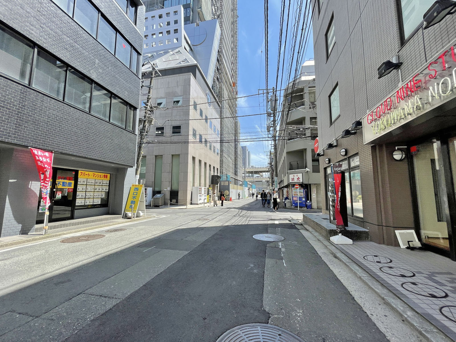 ハウスプラン横浜第2ビル前面の通り