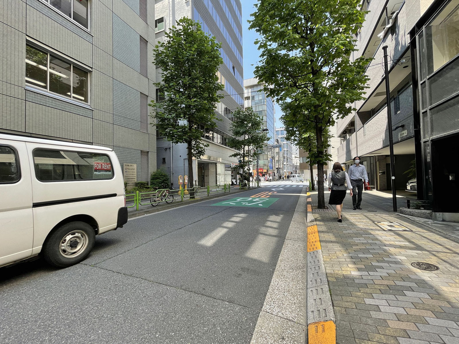 内山ビル前面の通り