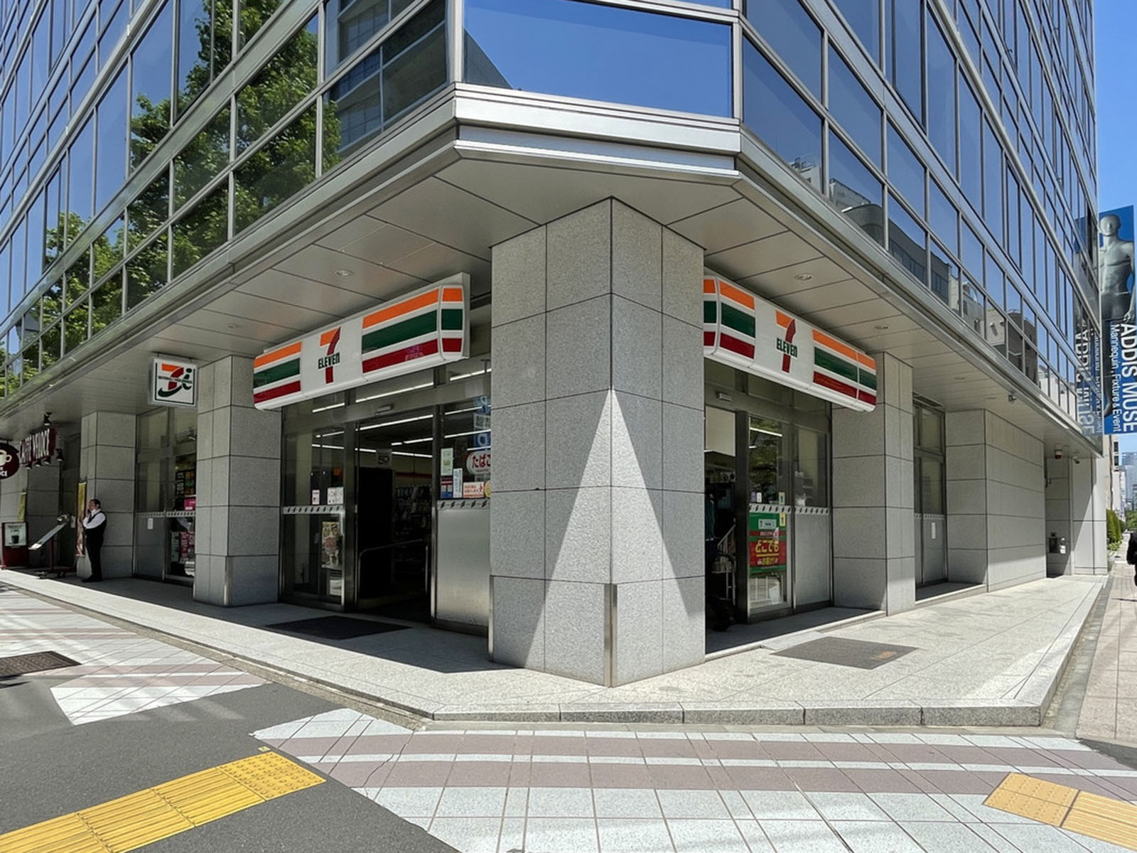 徒歩1分のセブンイレブン日本橋堀留町2丁目店
