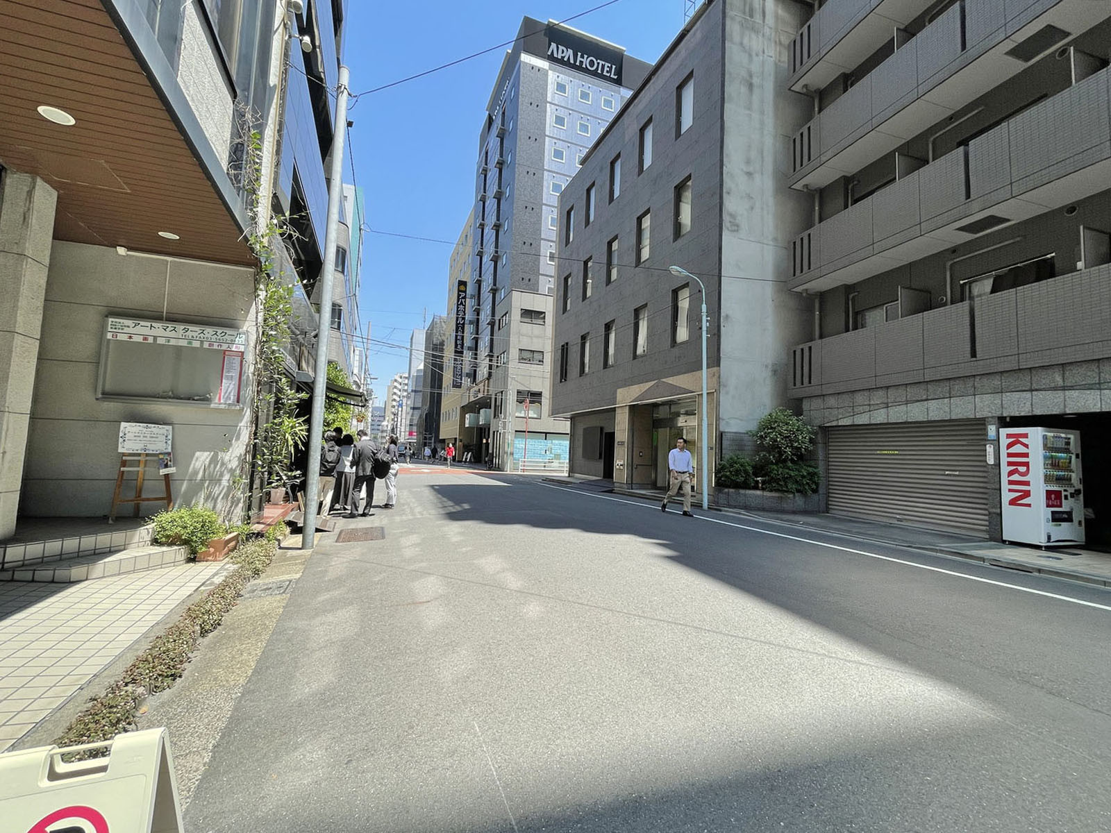 日本橋フジタビル前面の通り