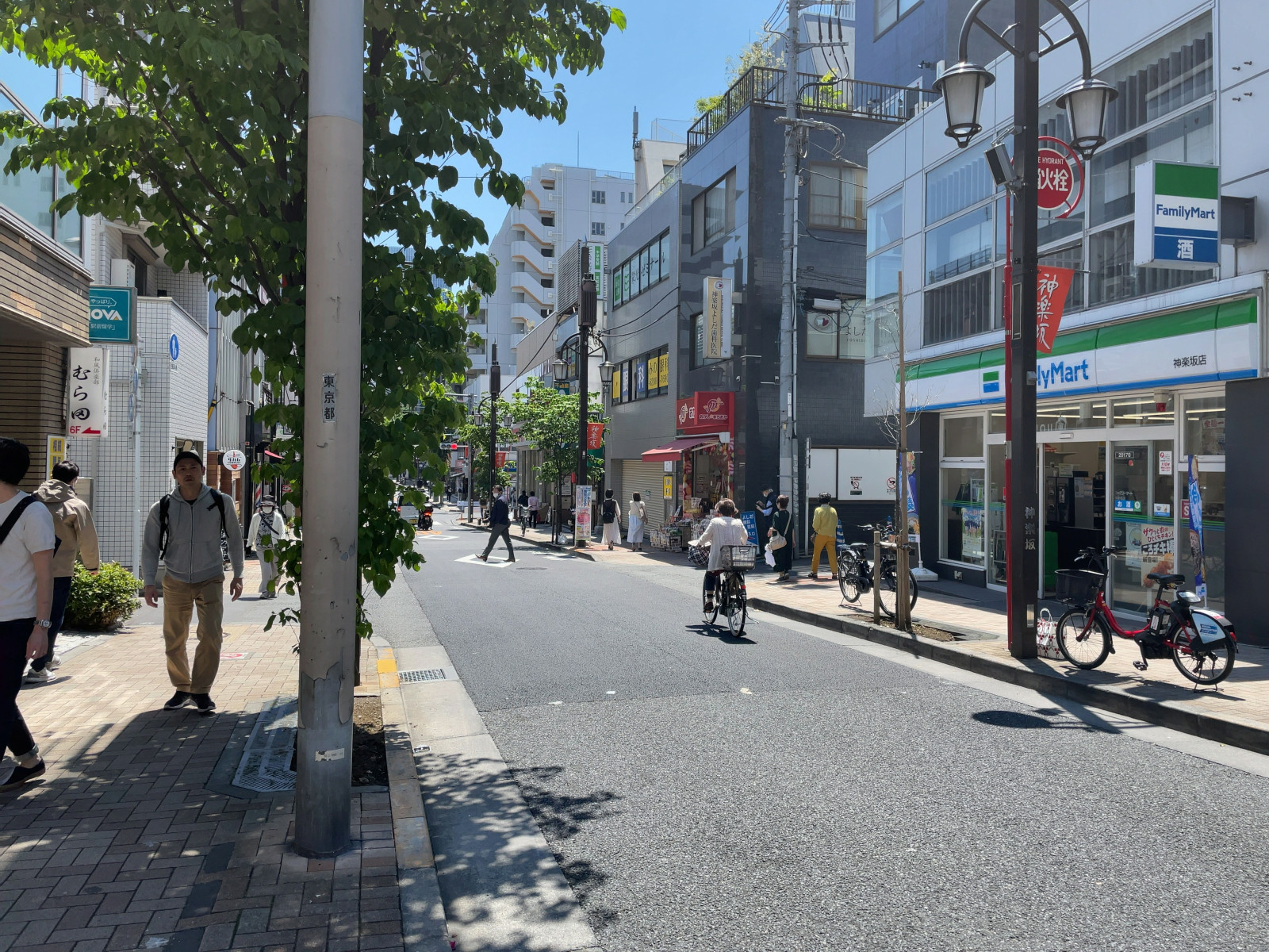 付近は飲食店が充実