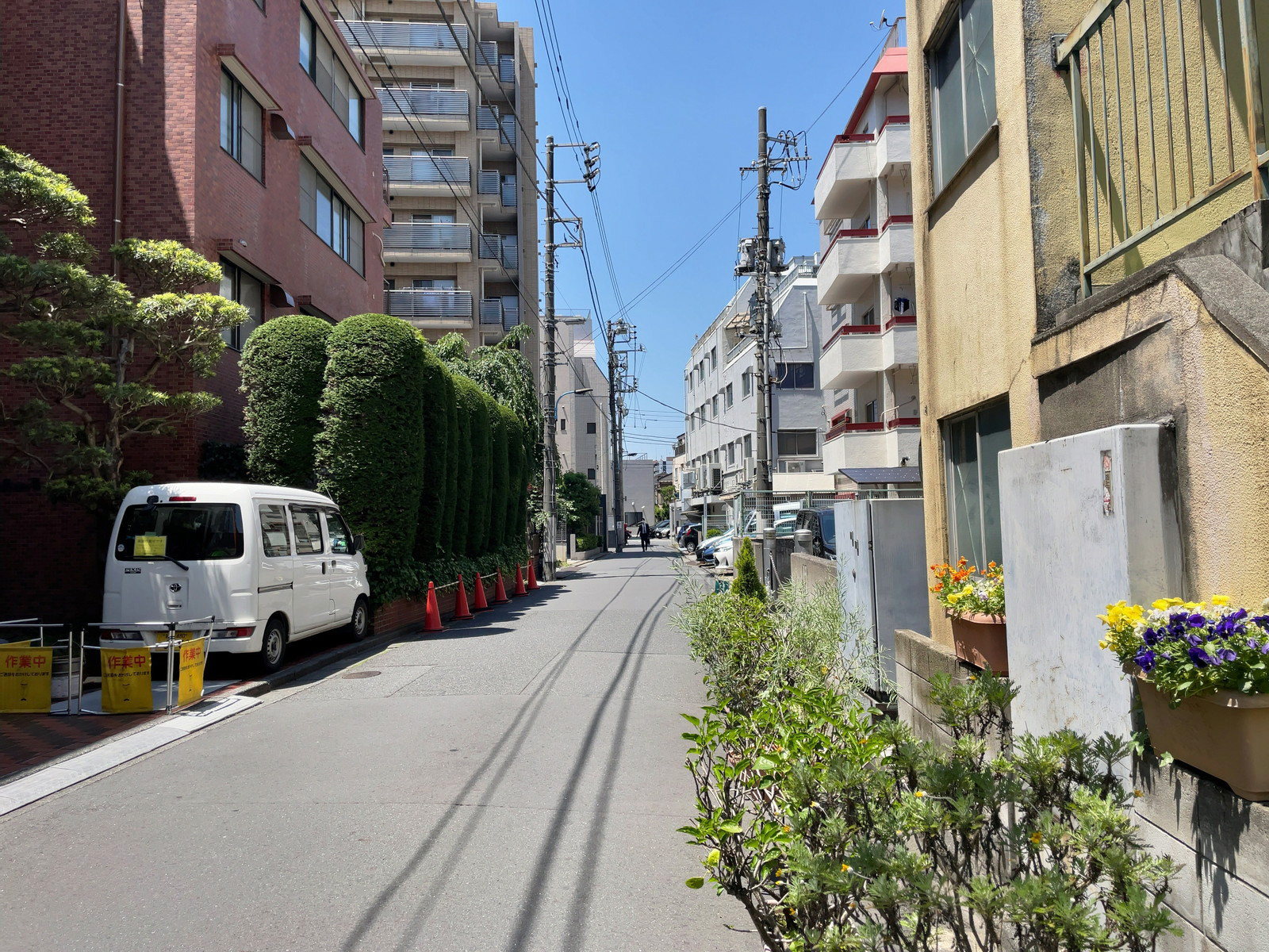 西五軒町ビル前面の通り