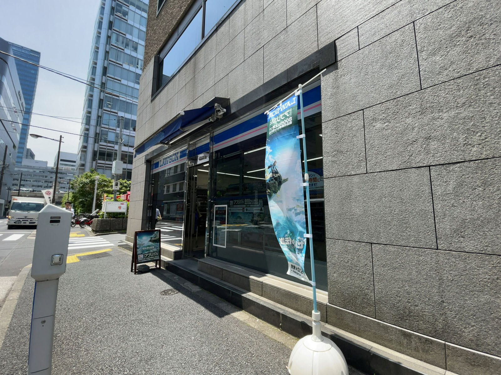 徒歩3分のローソン 神田錦町店