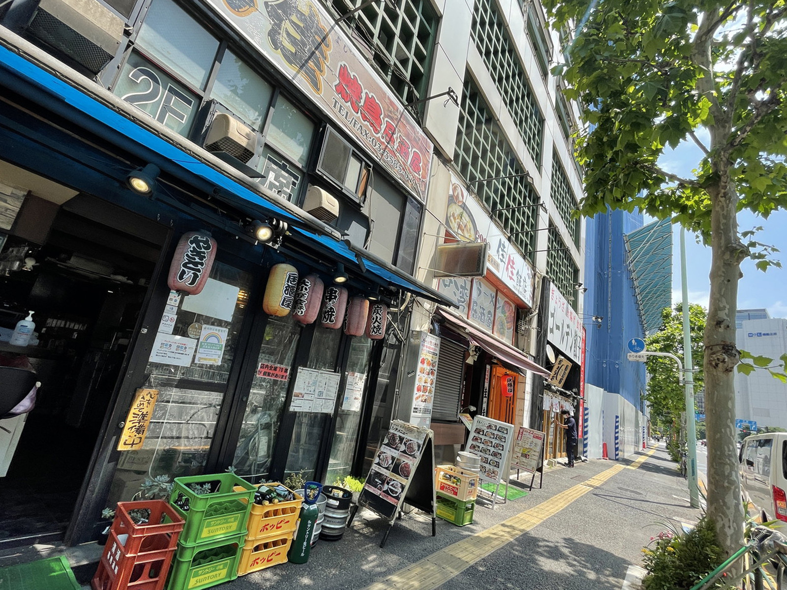 周辺には飲食店が点在