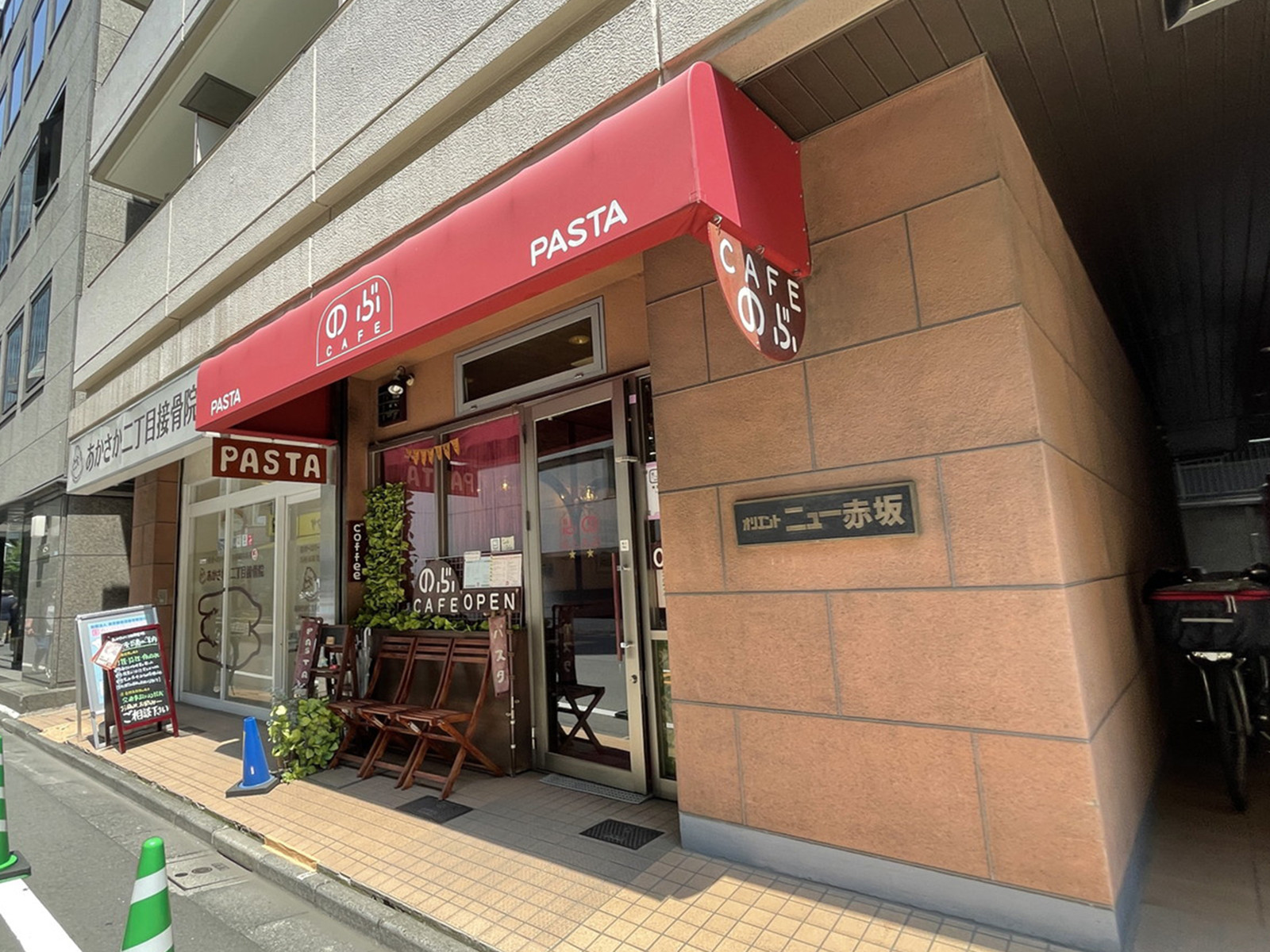 周辺には飲食店が点在