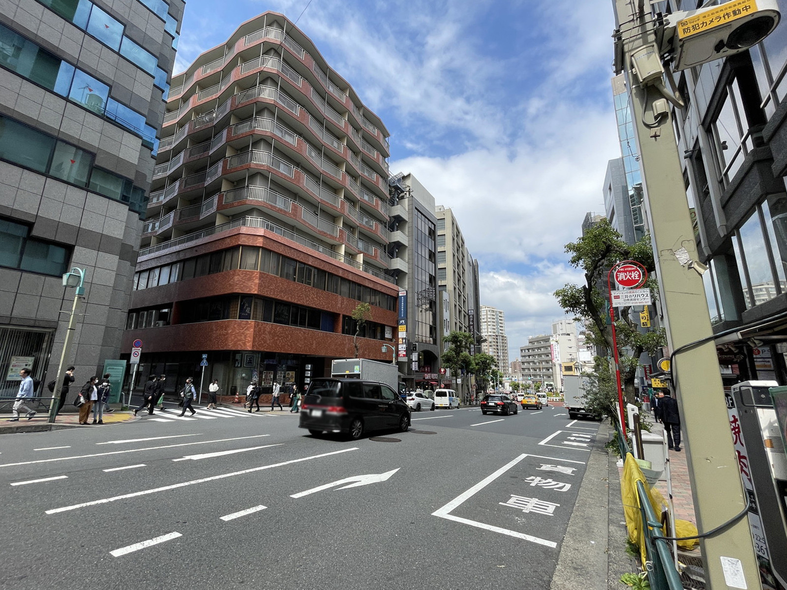 泰山堂ビル前面の通り