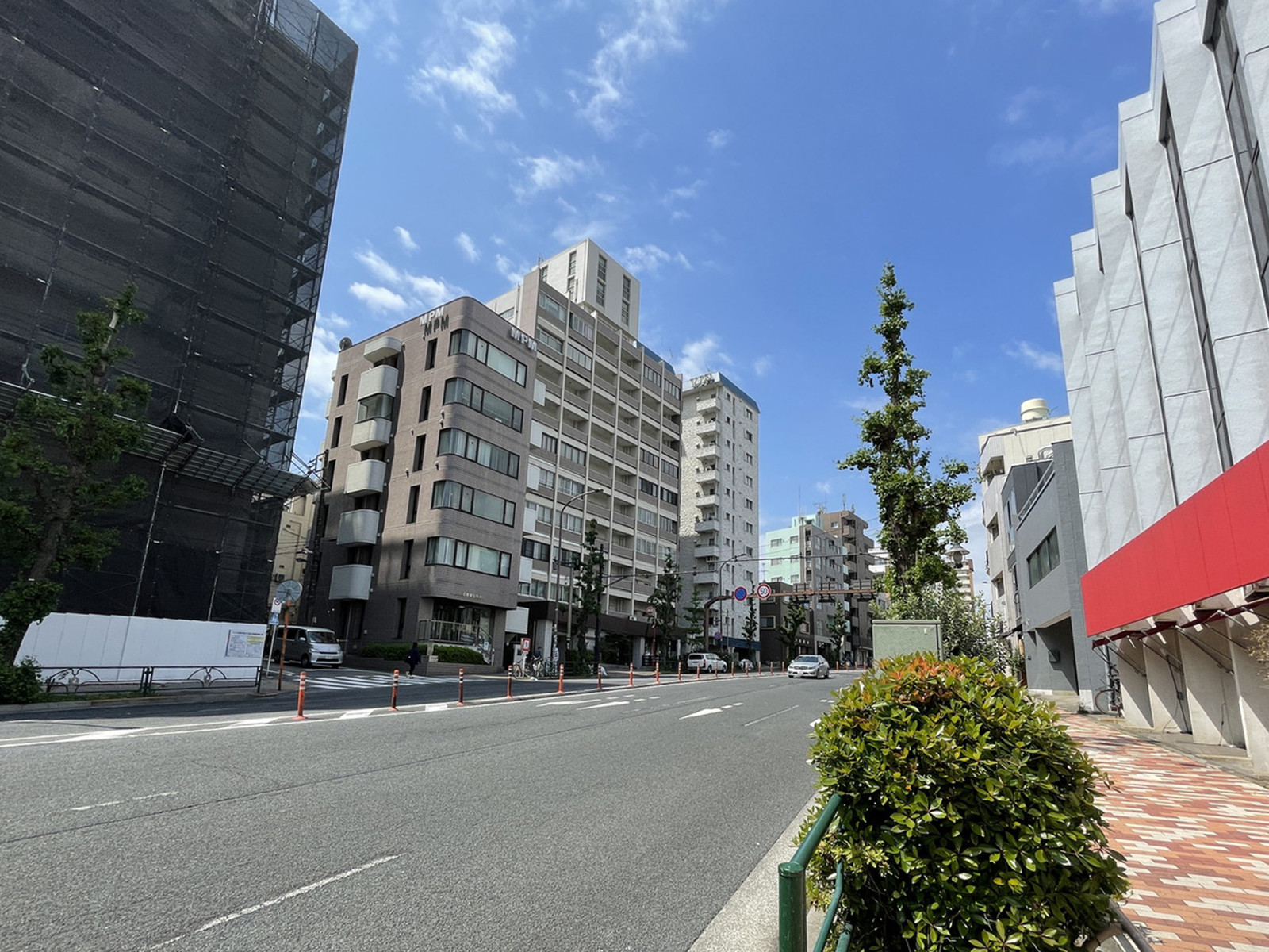 平成本社目黒ビル前面の通り