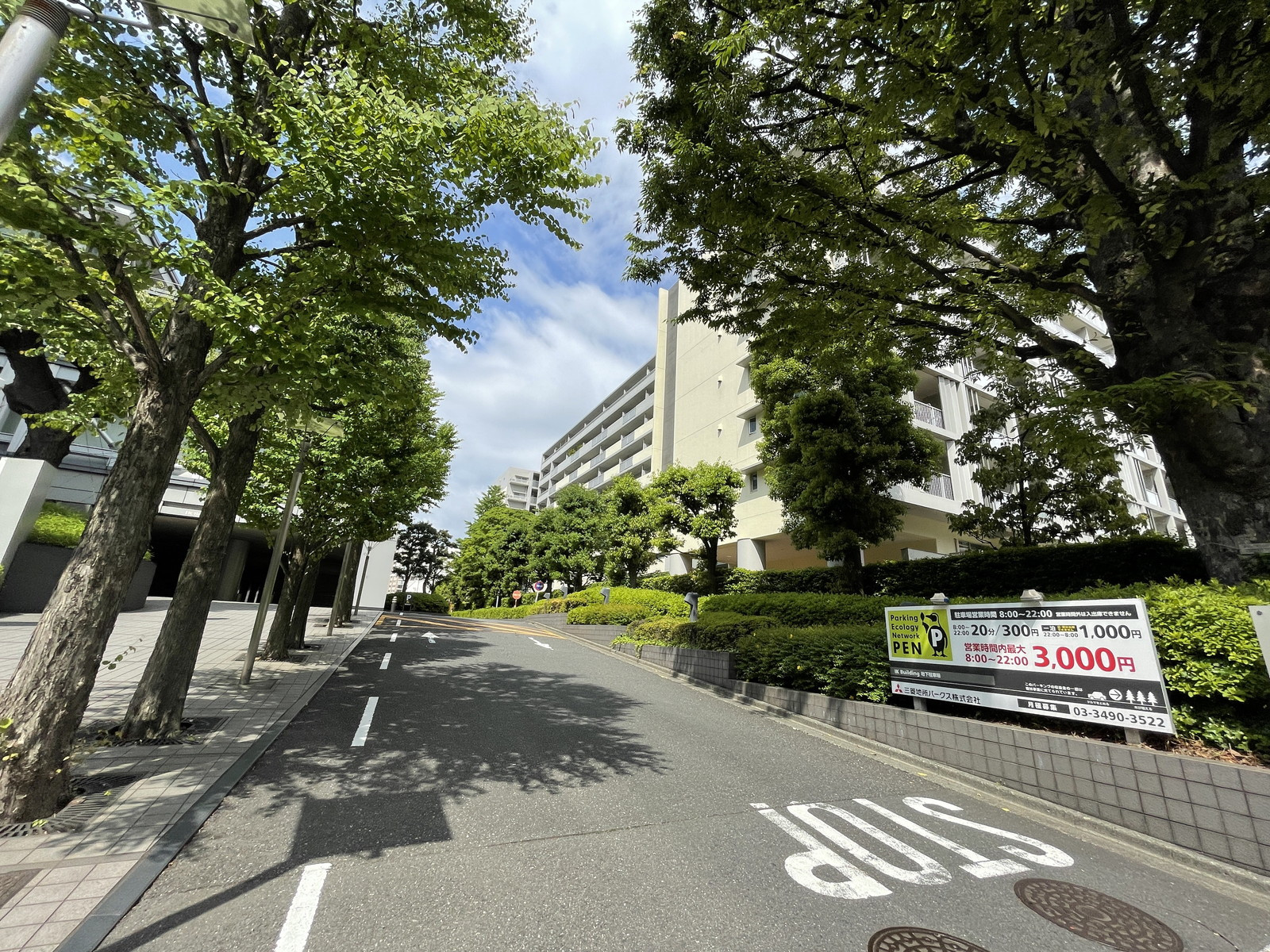 アイケイビル前面の通り