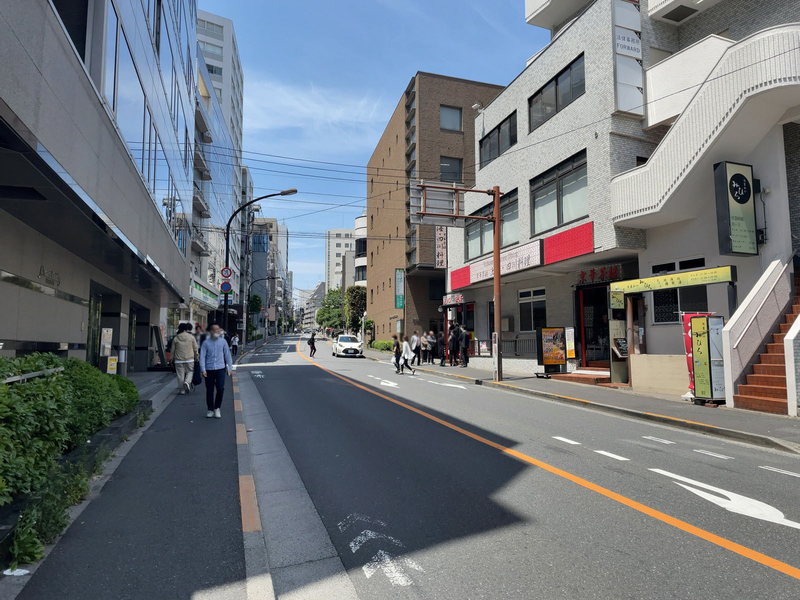 エアマンズビル市ヶ谷前面の牛込中央通り