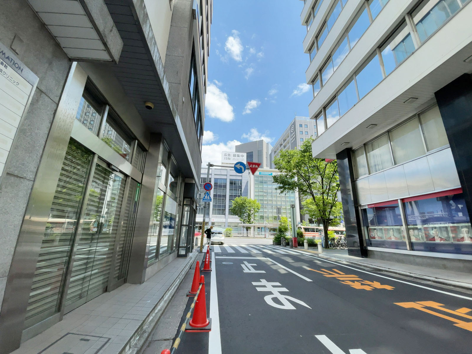 吉田興業第一ビル前面の通り