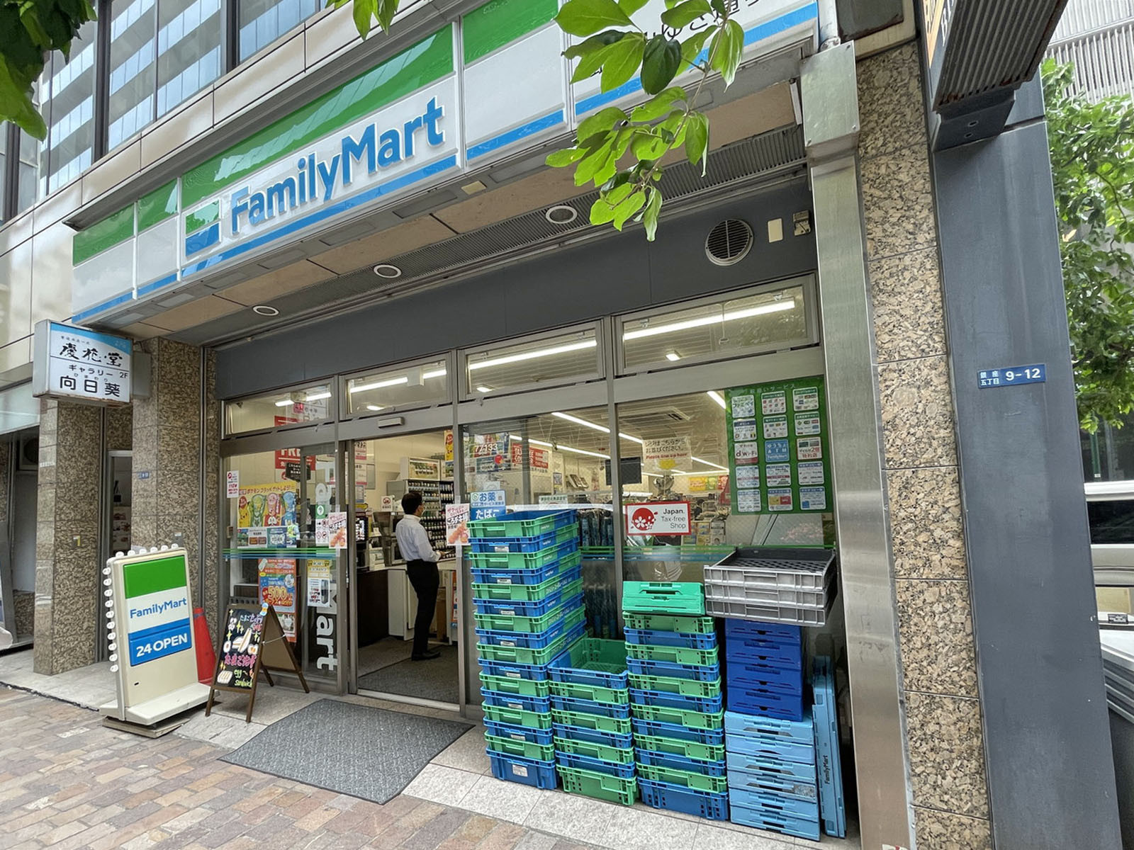 徒歩1分のファミリーマート銀座みゆき通り店