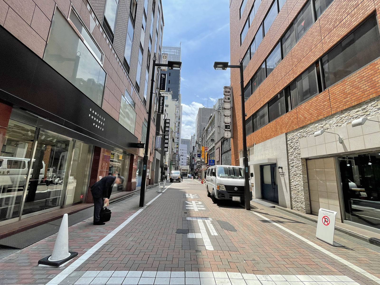 付近の金春通り