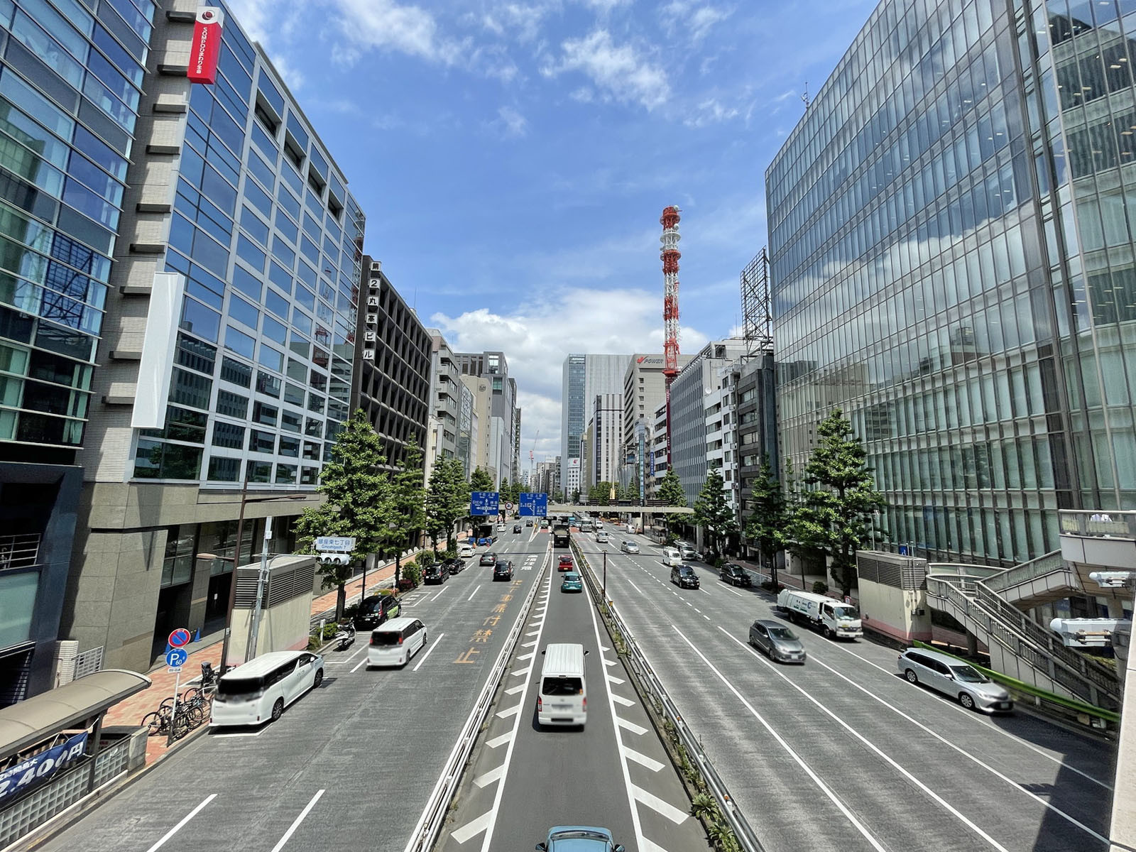 サクセス銀座7ビル前面の通り