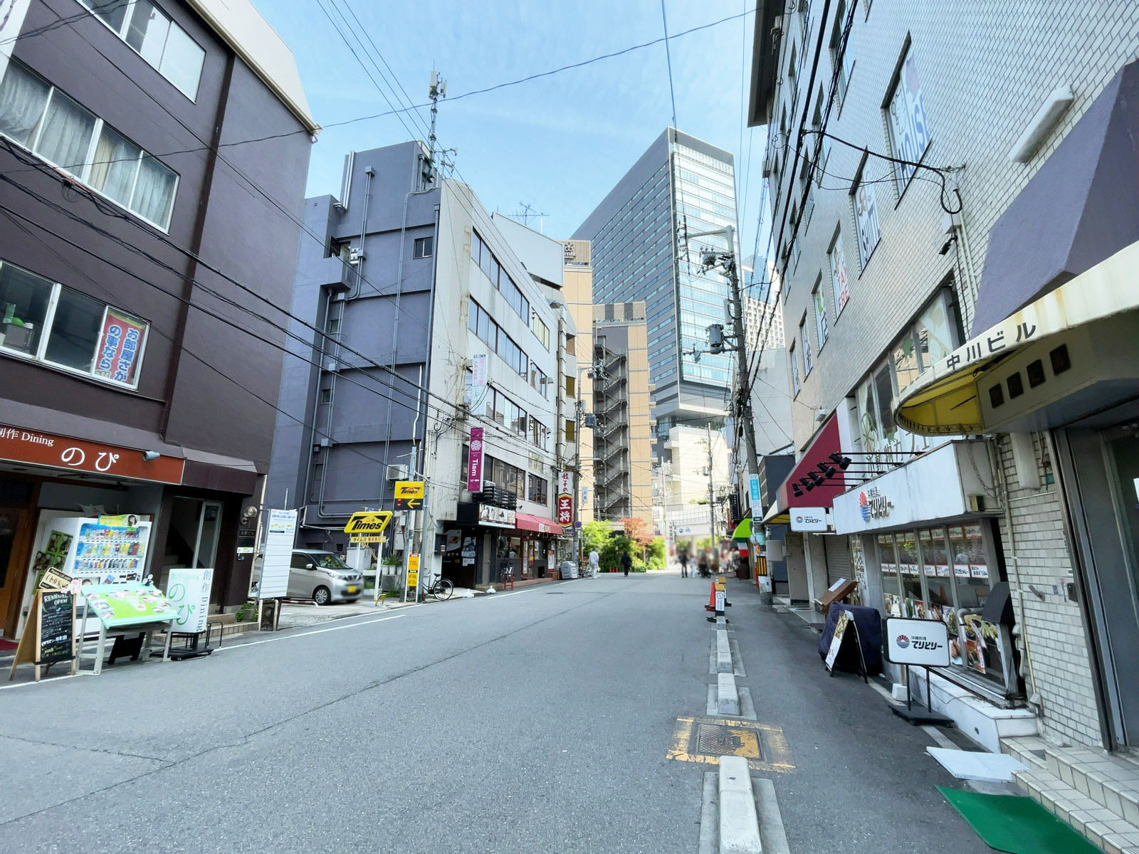 中川ビル前面の通り