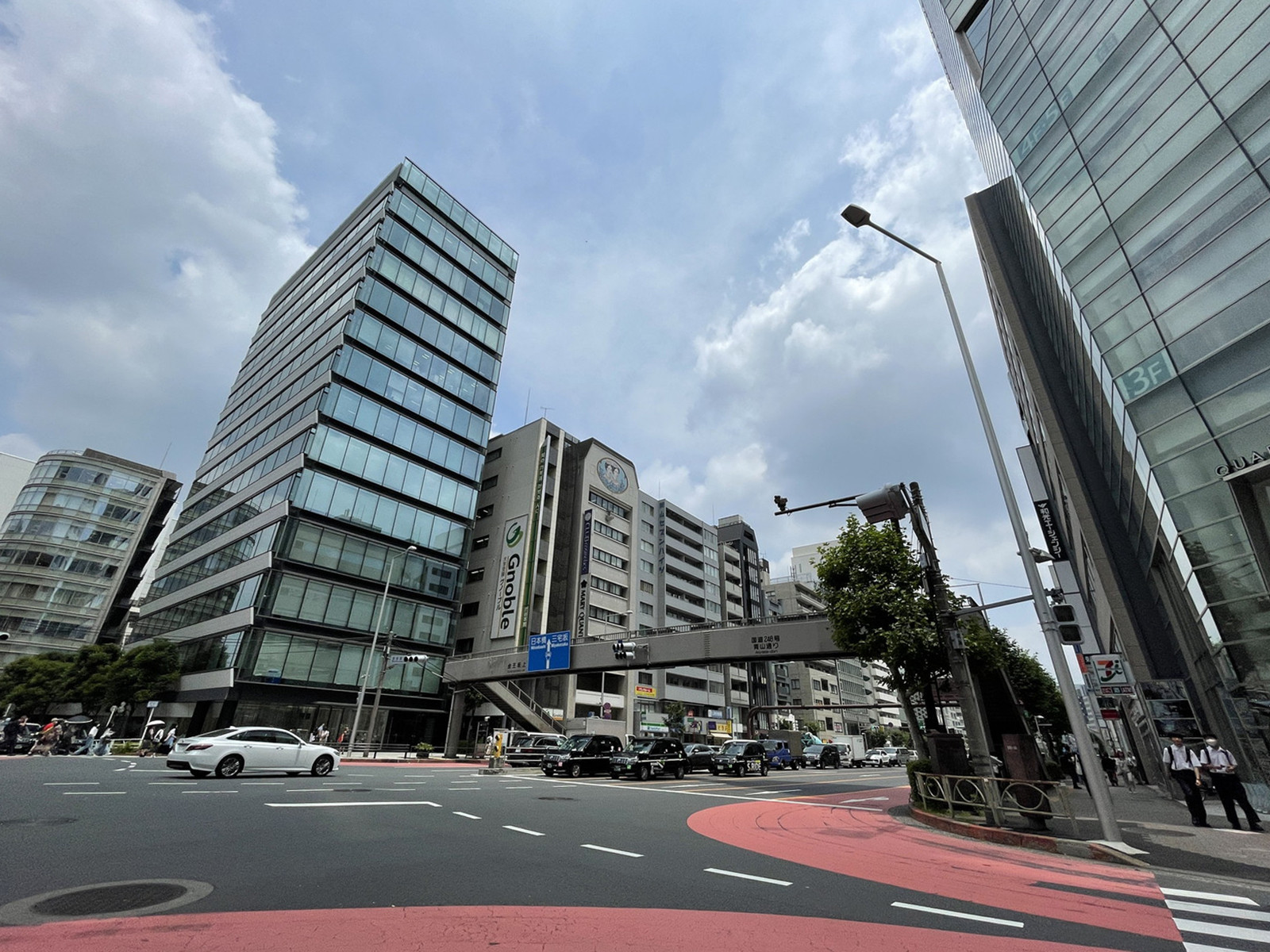 付近の青山通り