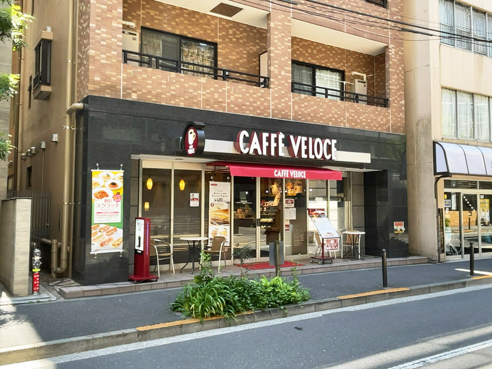 隣のカフェ・ベローチェ 一番町店