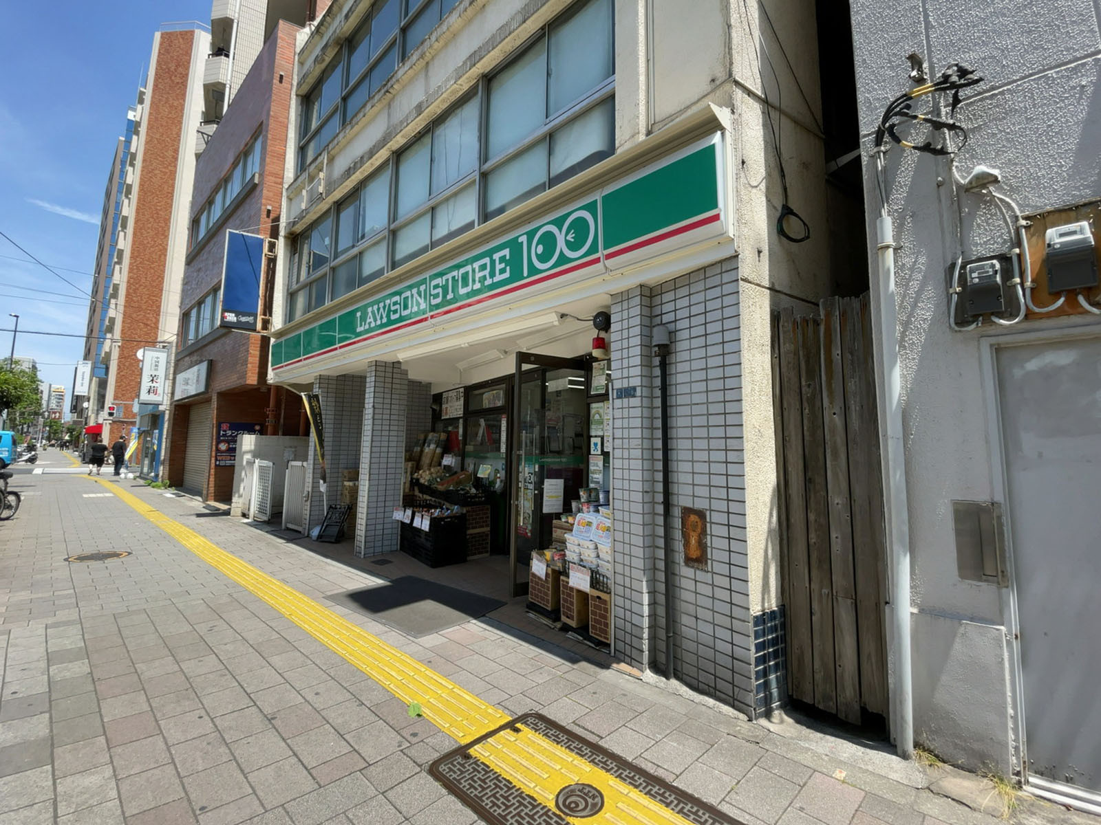 徒歩2分のローソンストア100 台東寿三丁目店
