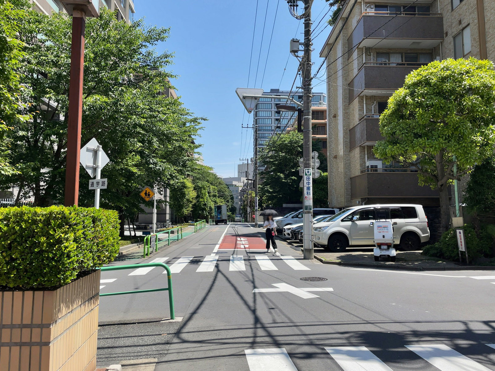 四番町ホームズ前面の通り