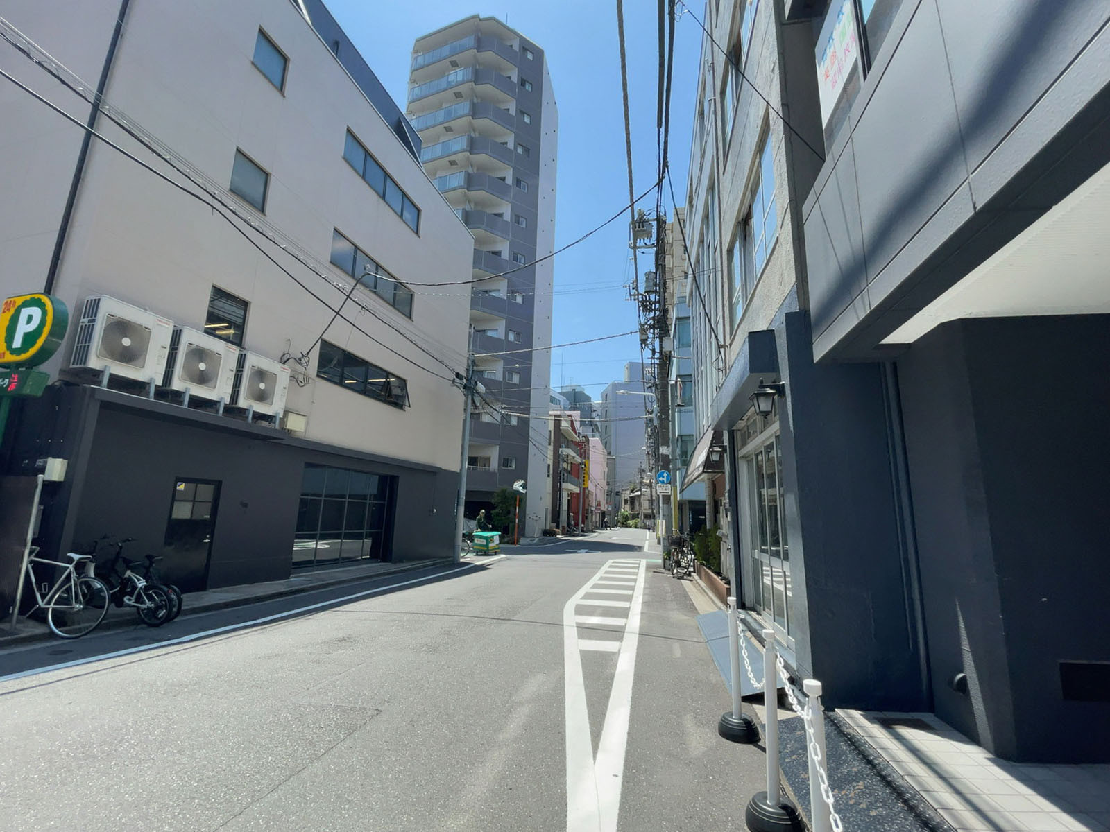 ブルックライズ東京前面の通り
