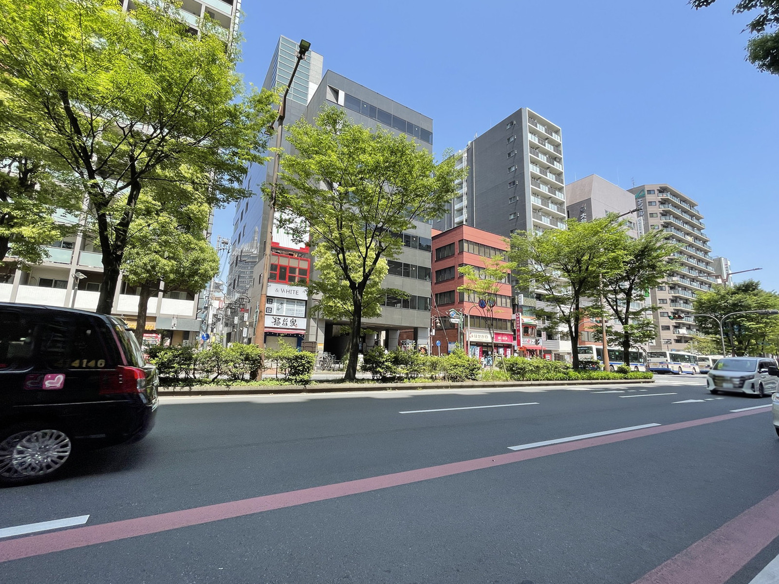 日本生命川崎ビル前面の通り