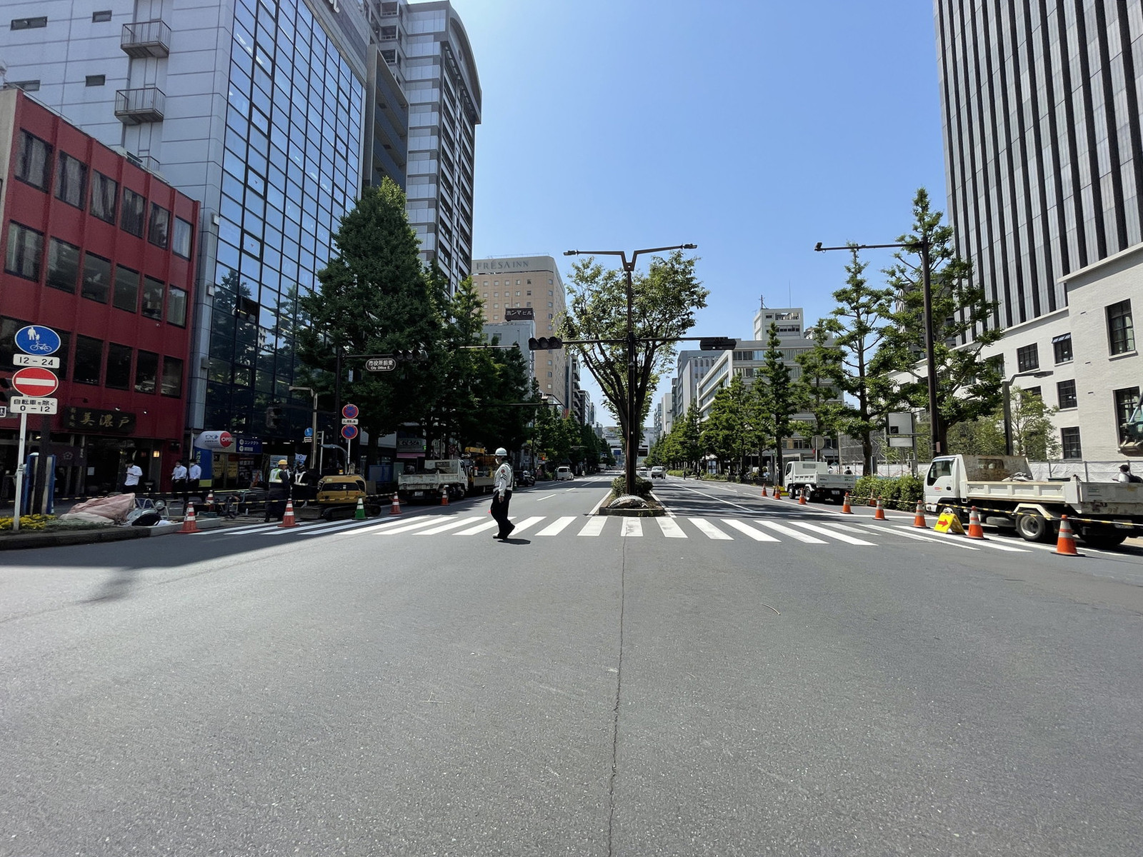 ミヤダイビル前面の通り