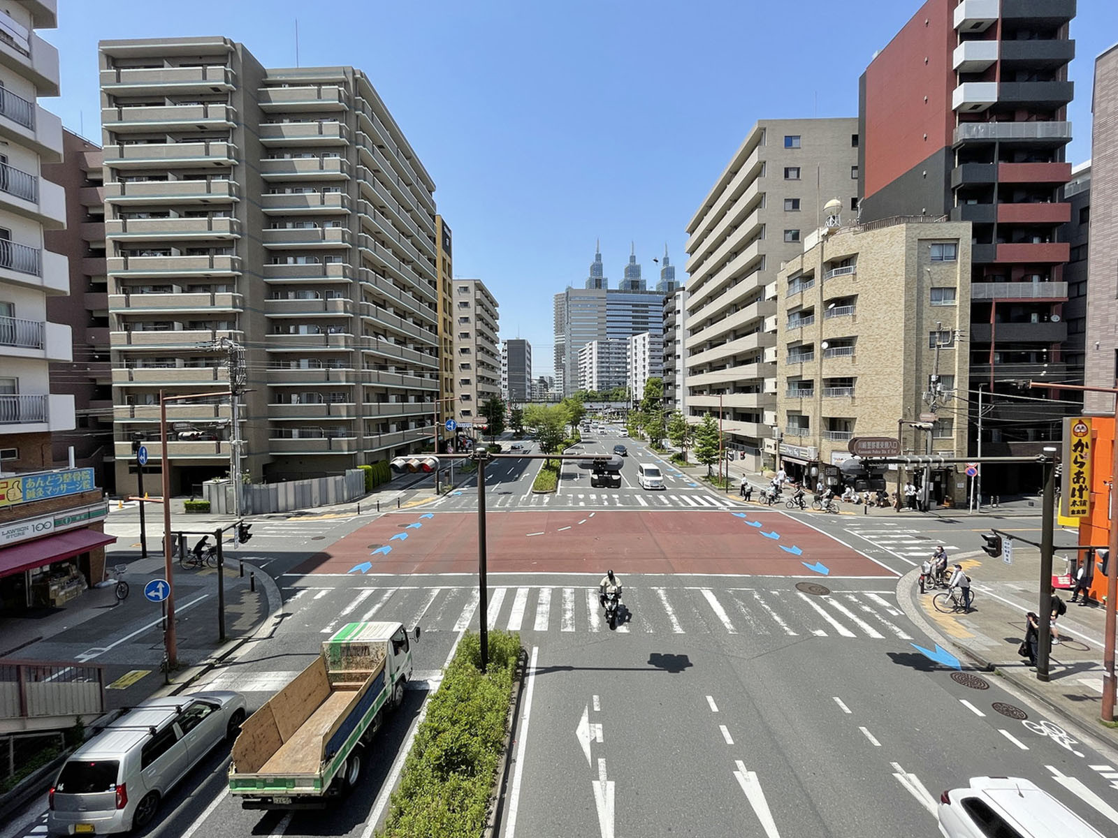 川崎日進町ビル前面の通り
