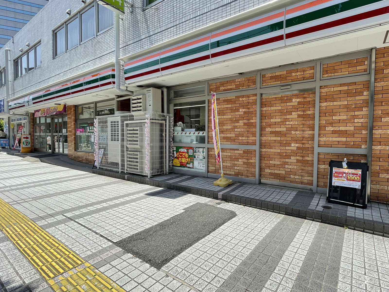 向かいのセブンイレブン川崎日進町店