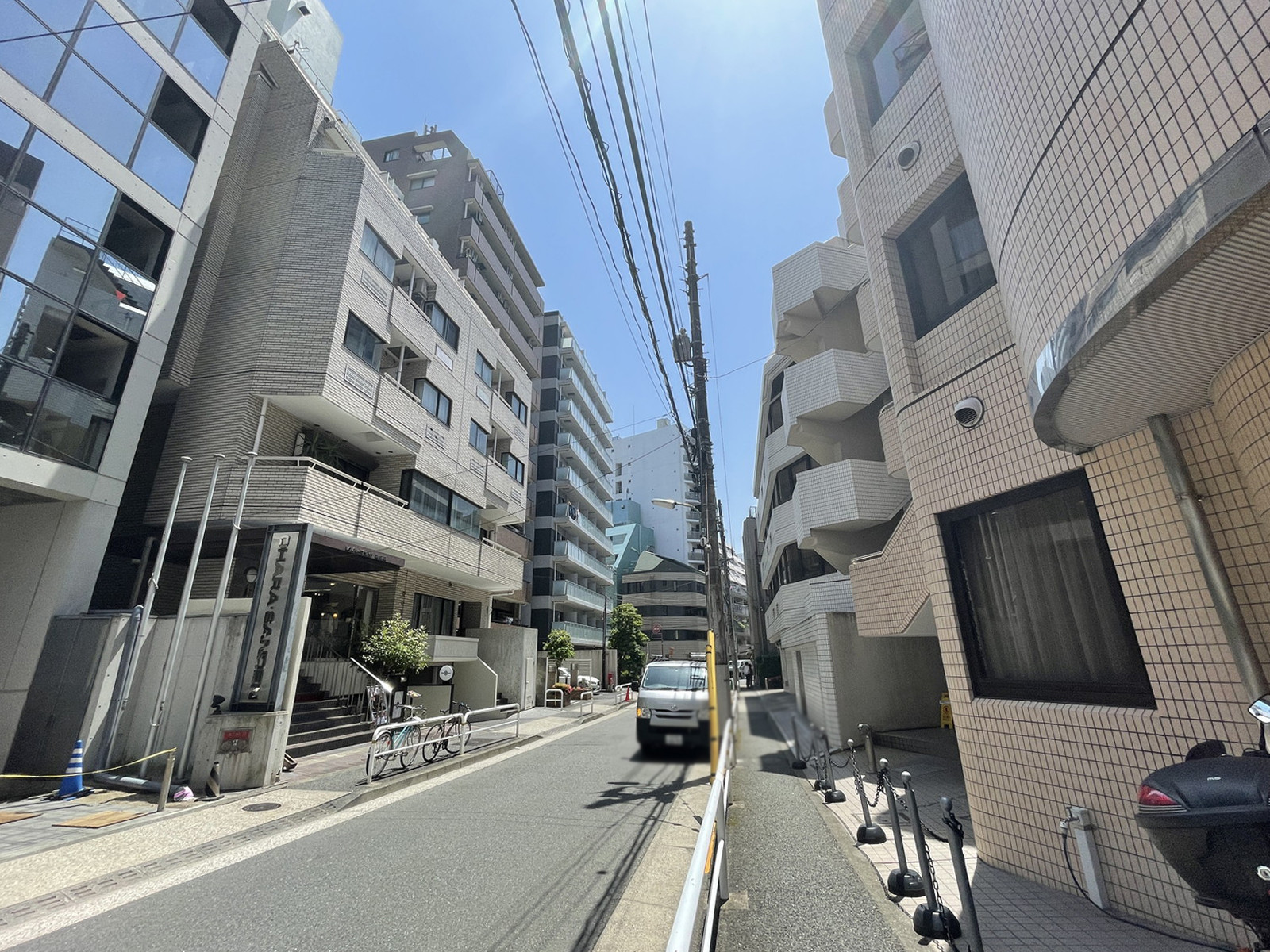 小原サンデンビル前面の通り