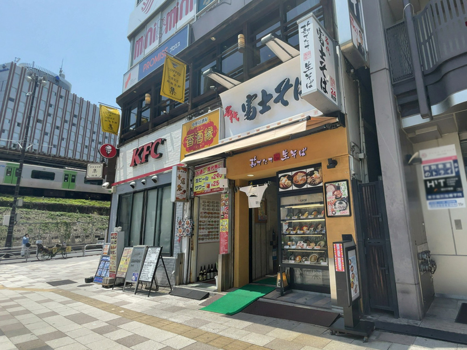 周辺には飲食店が点在
