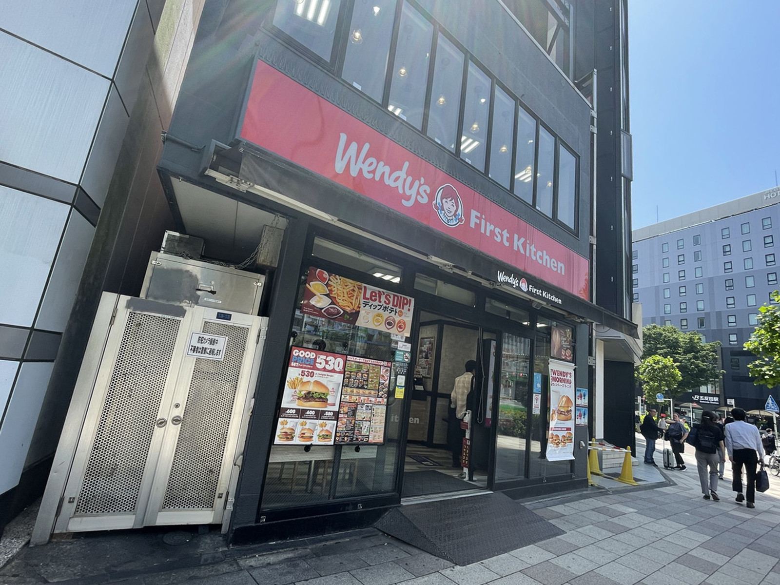 周辺には飲食店が点在