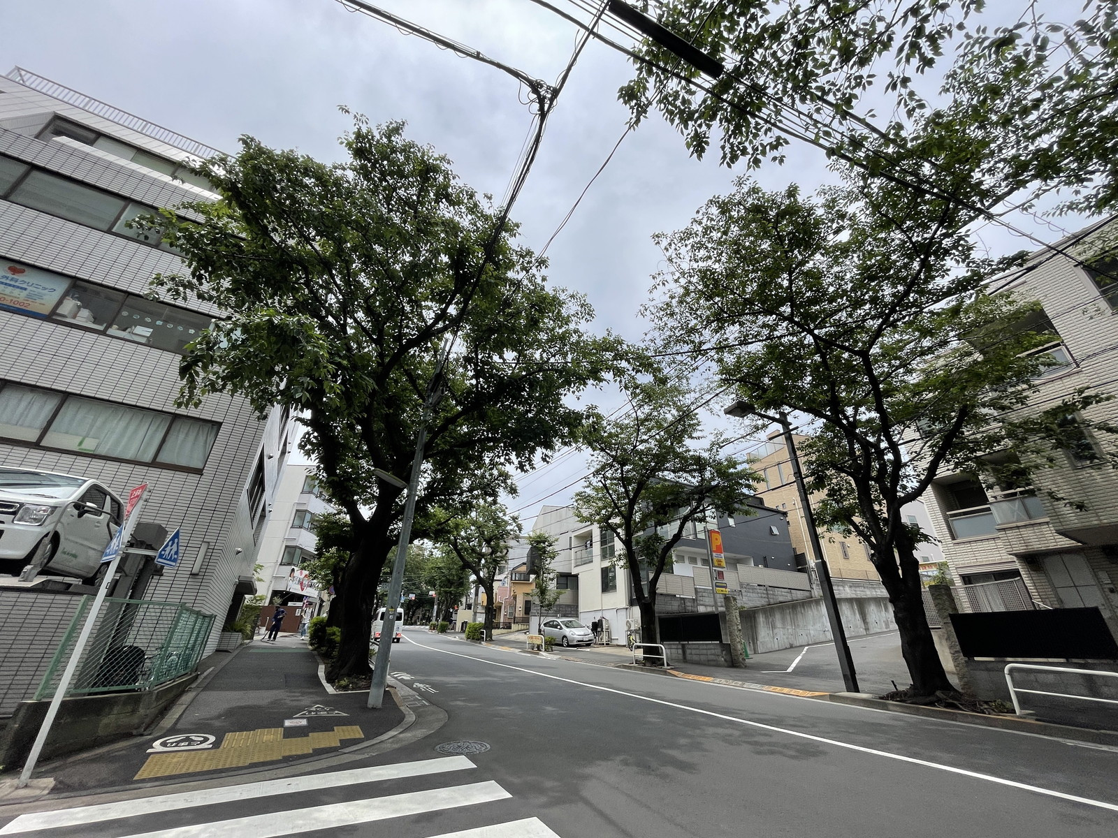 印刷産業ビル前面の通り