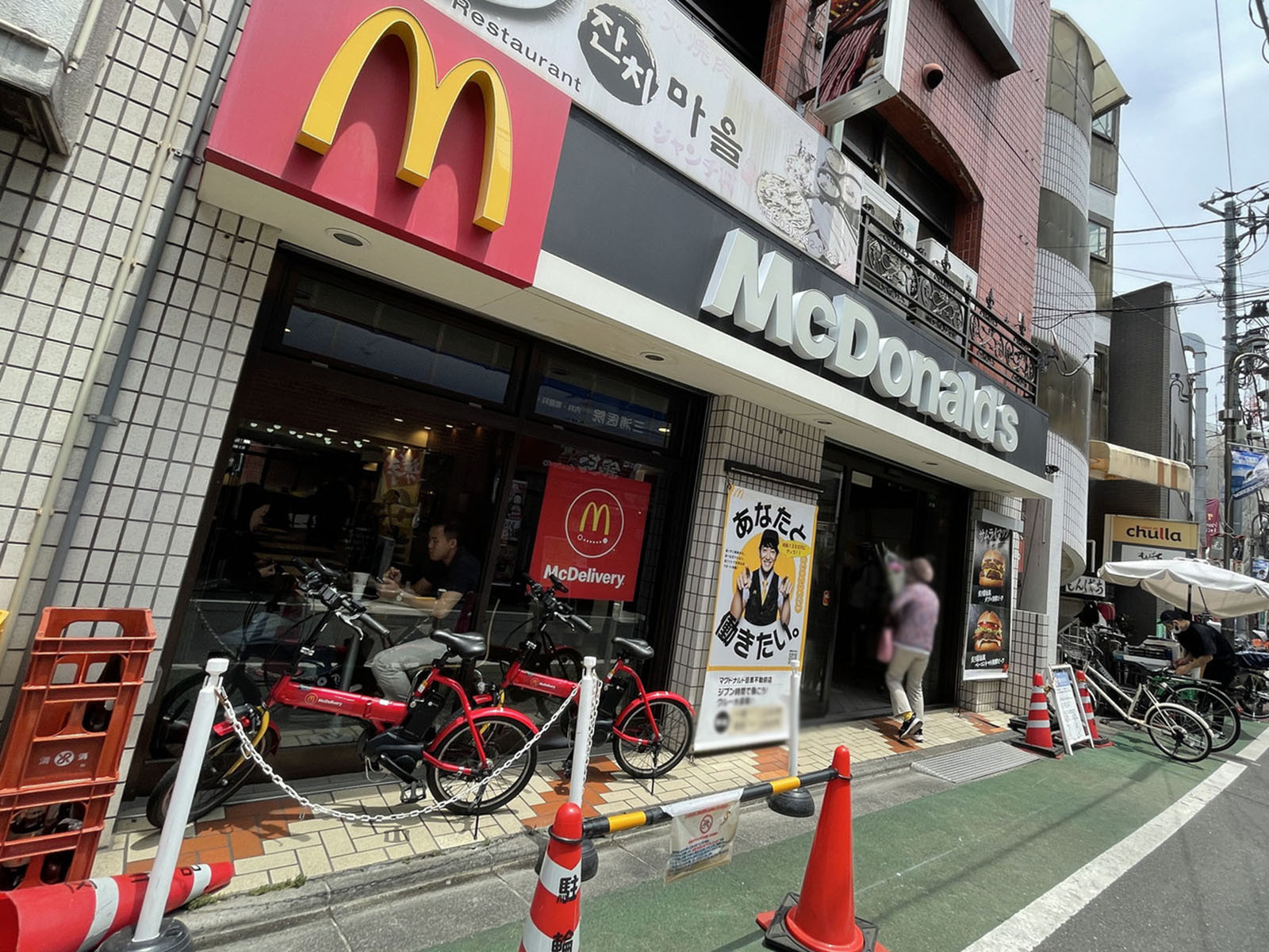 周辺には飲食店が点在