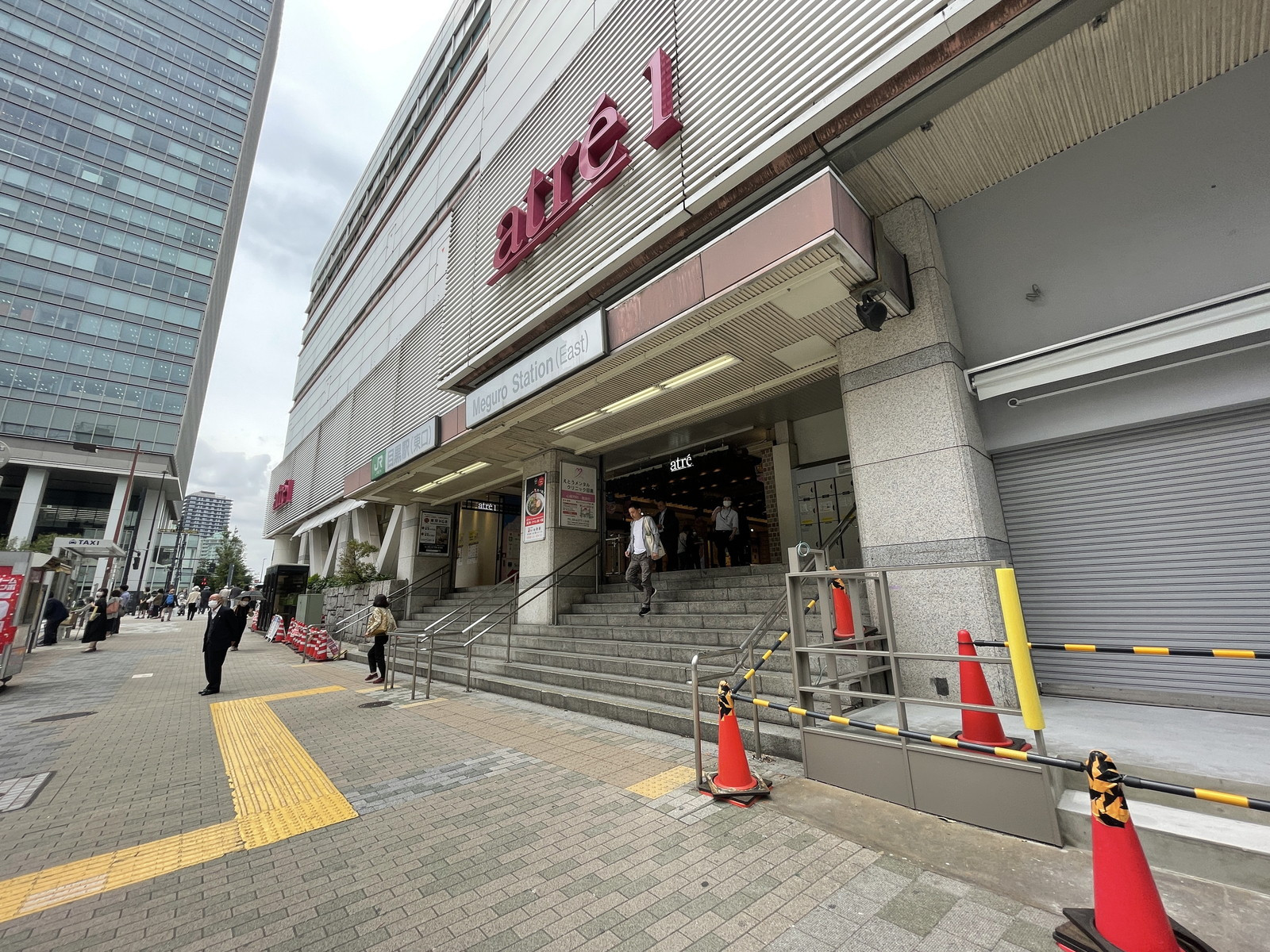 最寄りの「目黒駅」
