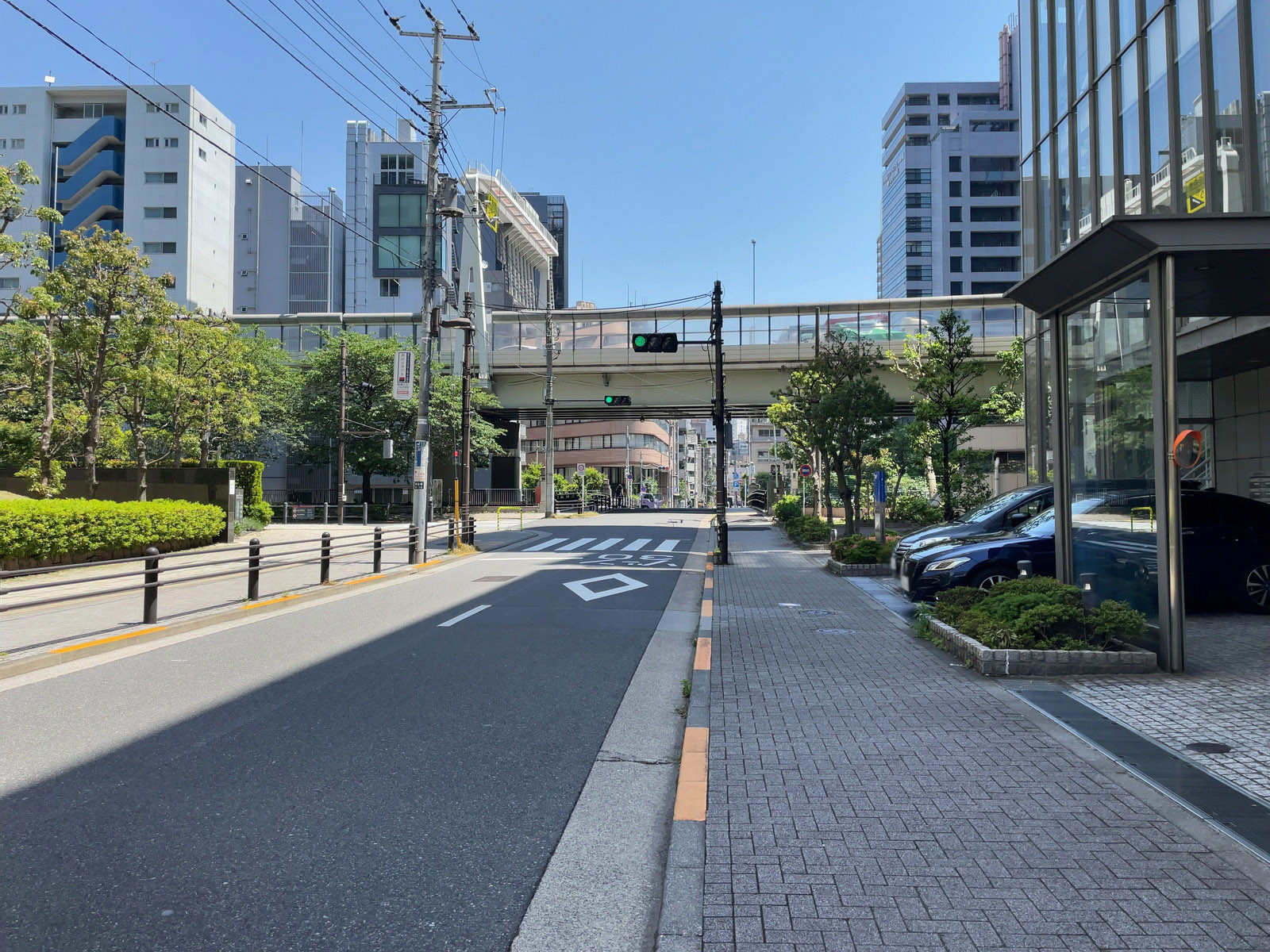 TUGビル前面の通り