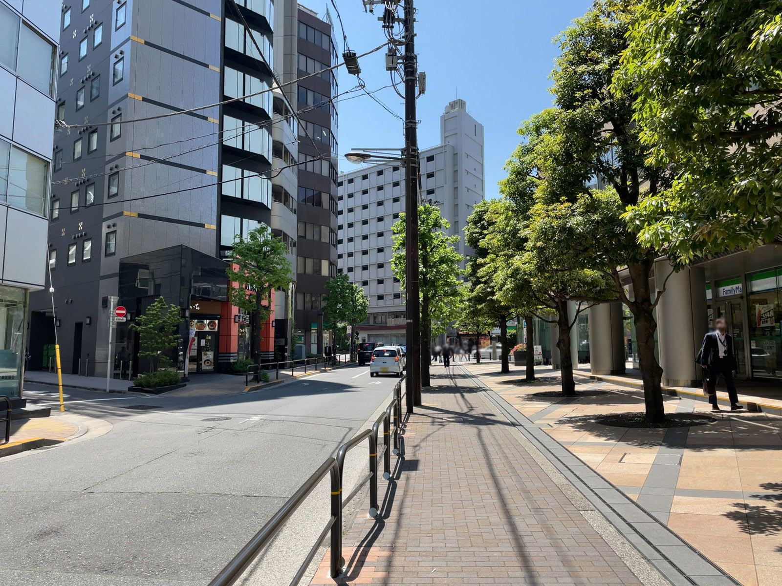 秋穂セントラルビル前面の通り