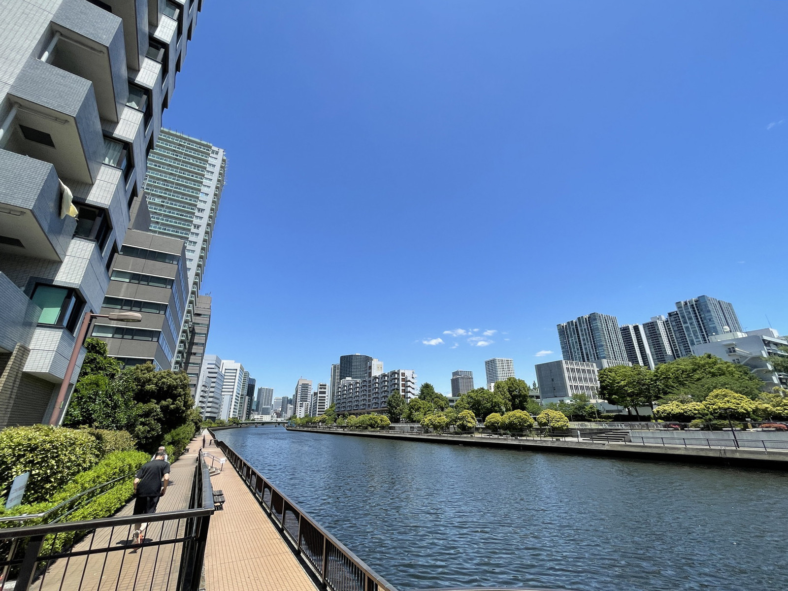 周辺は落ち着いたベイエリア